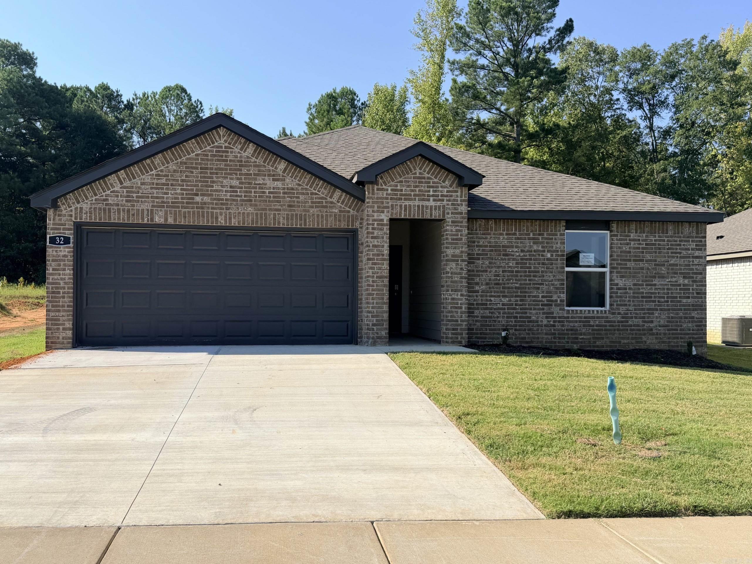 32 Wolfsbridge Loop Property Photo 1