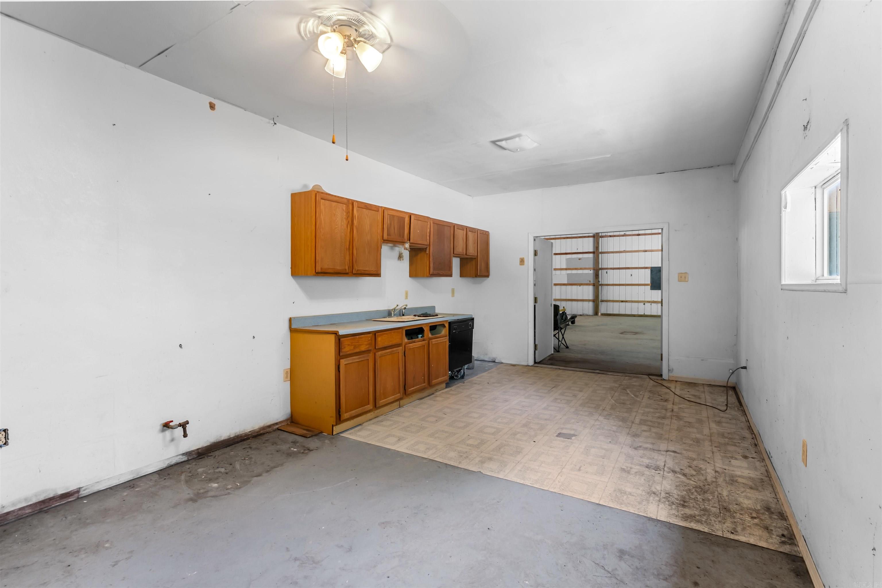 1444 Forest Home Ln Property Photo 9