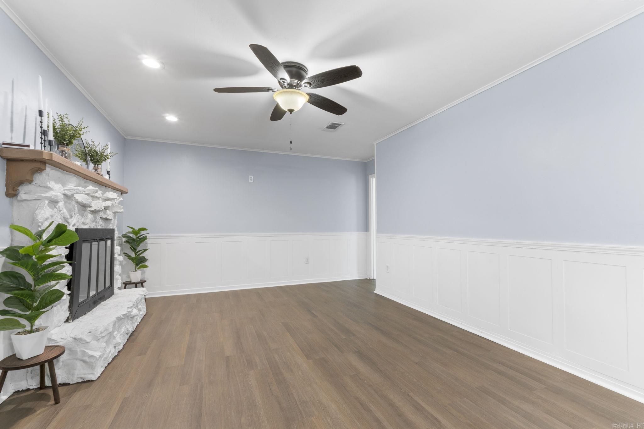 701 Emerald Gardens Drive Property Photo 6