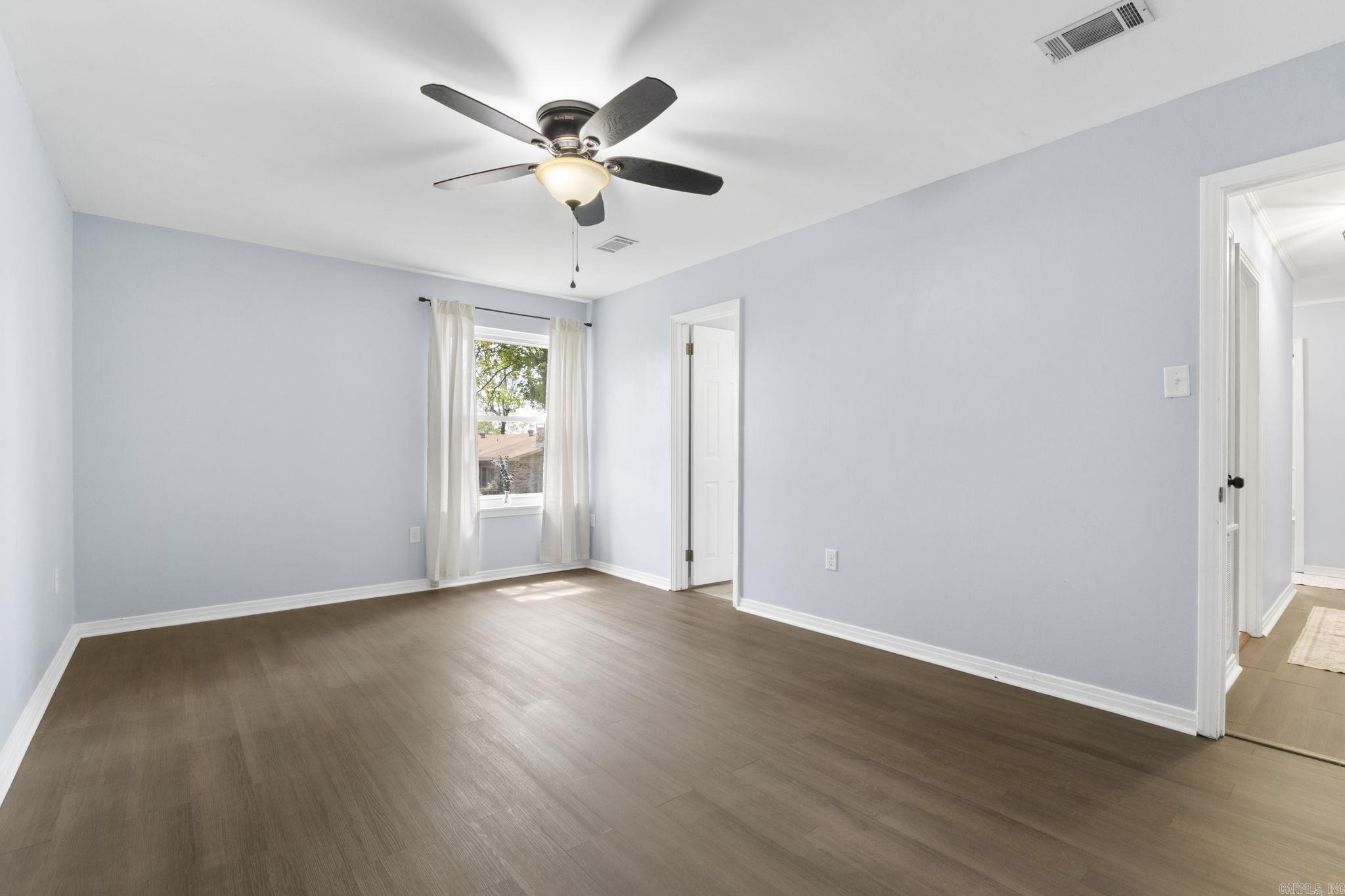 701 Emerald Gardens Drive Property Photo 11