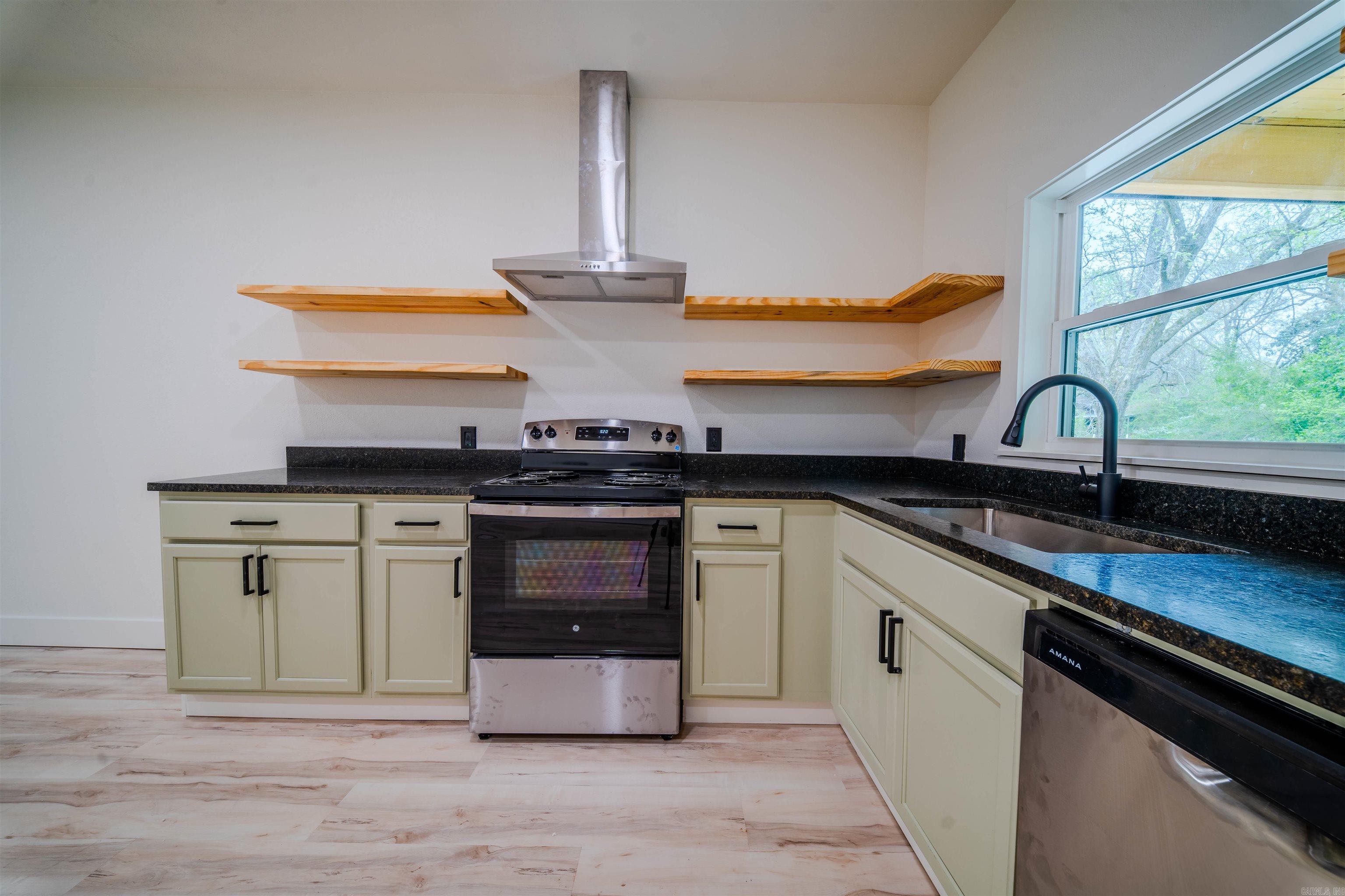 475 Hawkins Property Photo 6