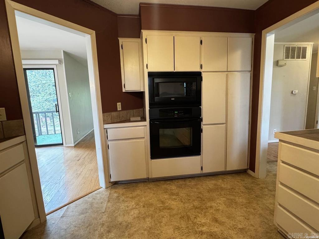 2325 Lakeshore Drive B4 Property Photo 9