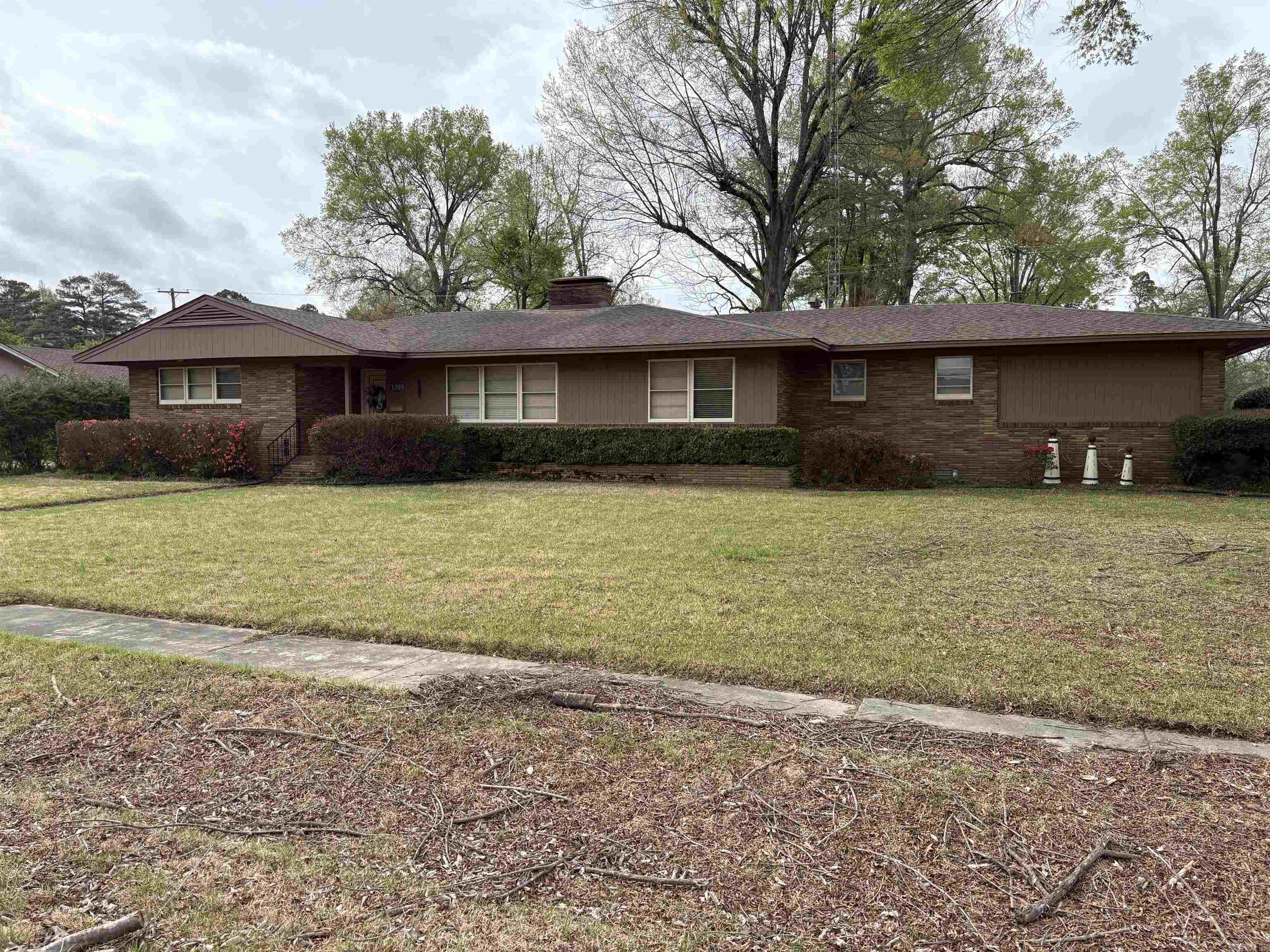 1203 Marion Dr Property Photo 2