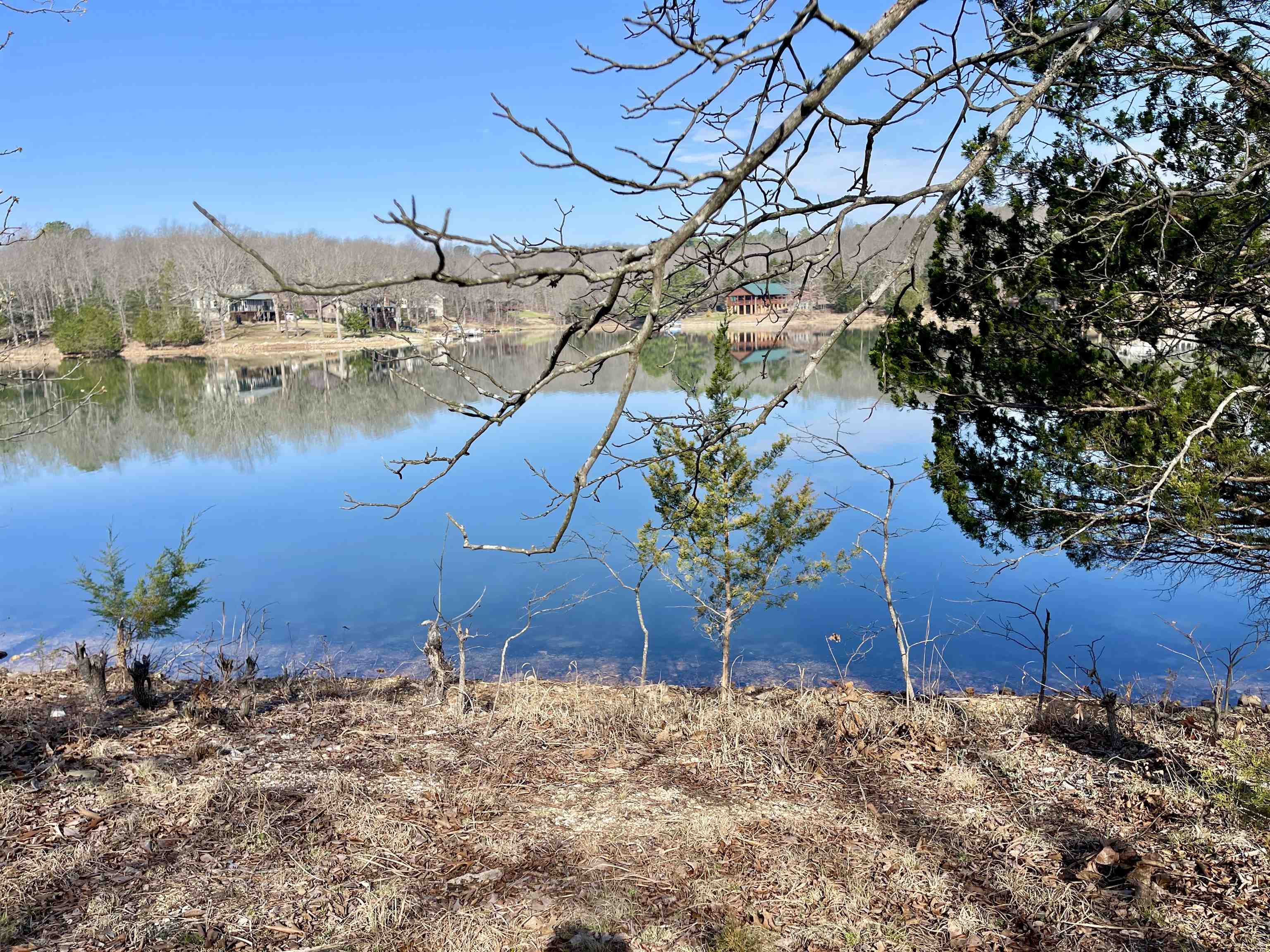 88 Isleta Drive Property Photo 4