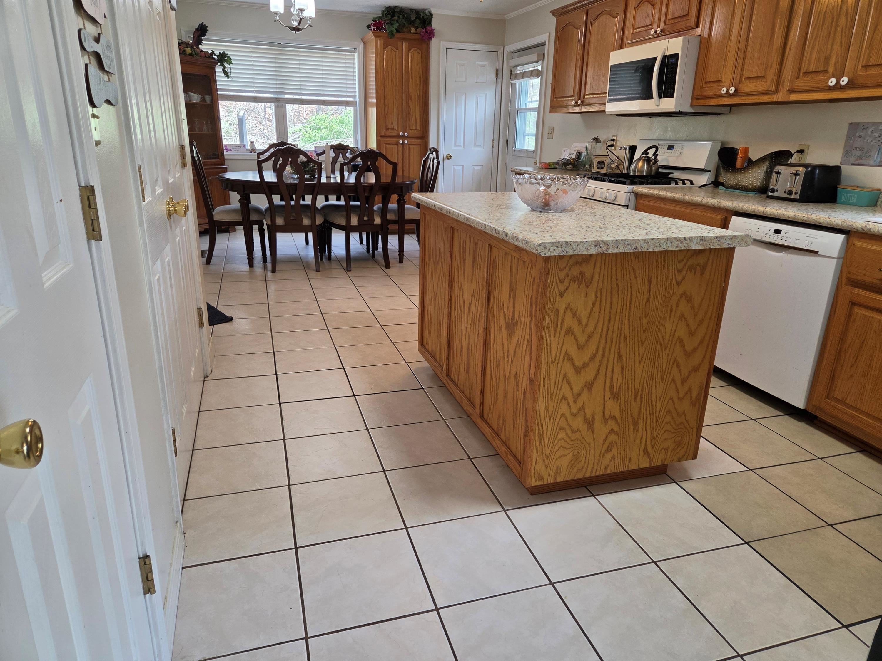 1012 Fairwater Circle Property Photo 6