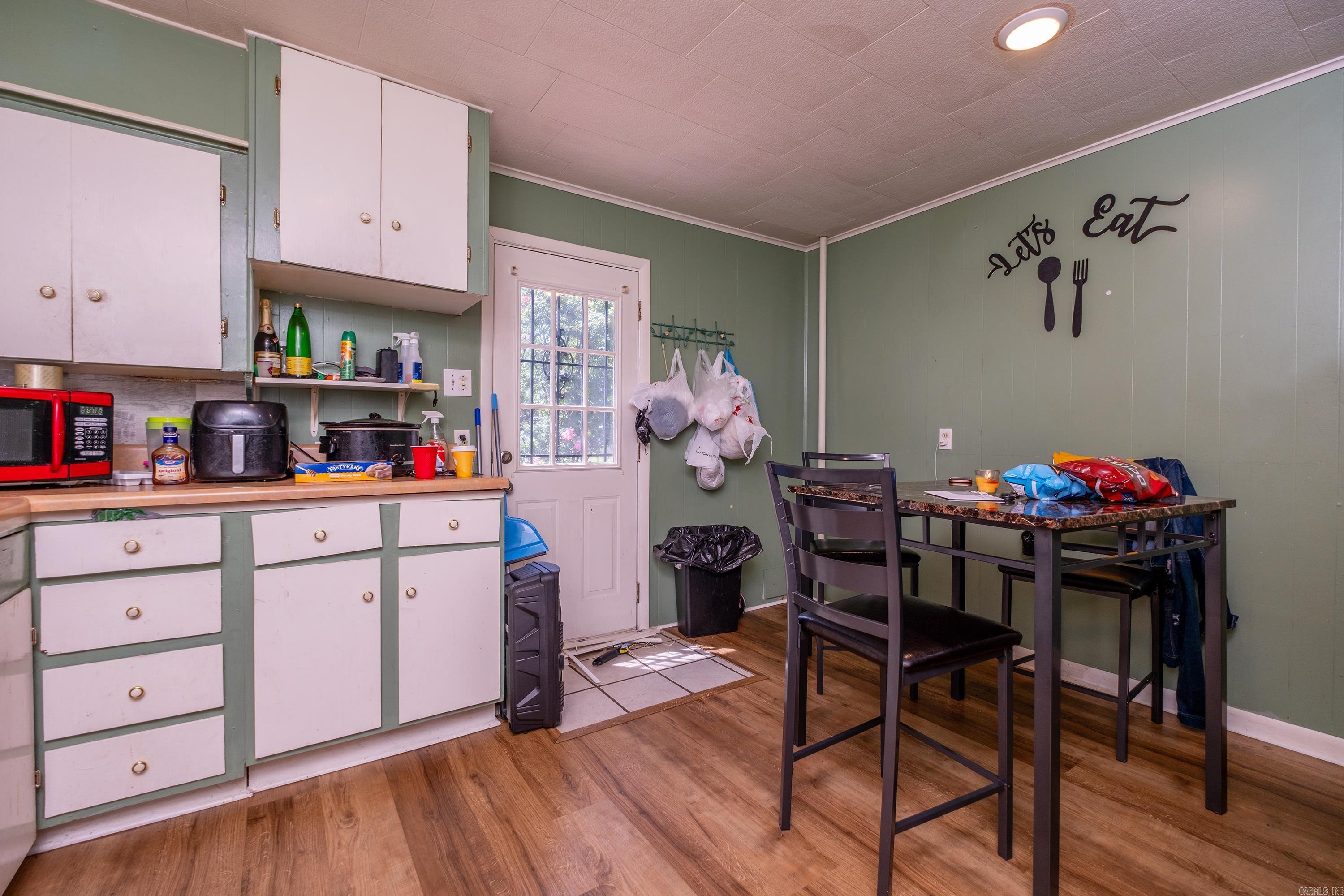 405 Healy Street Property Photo 6