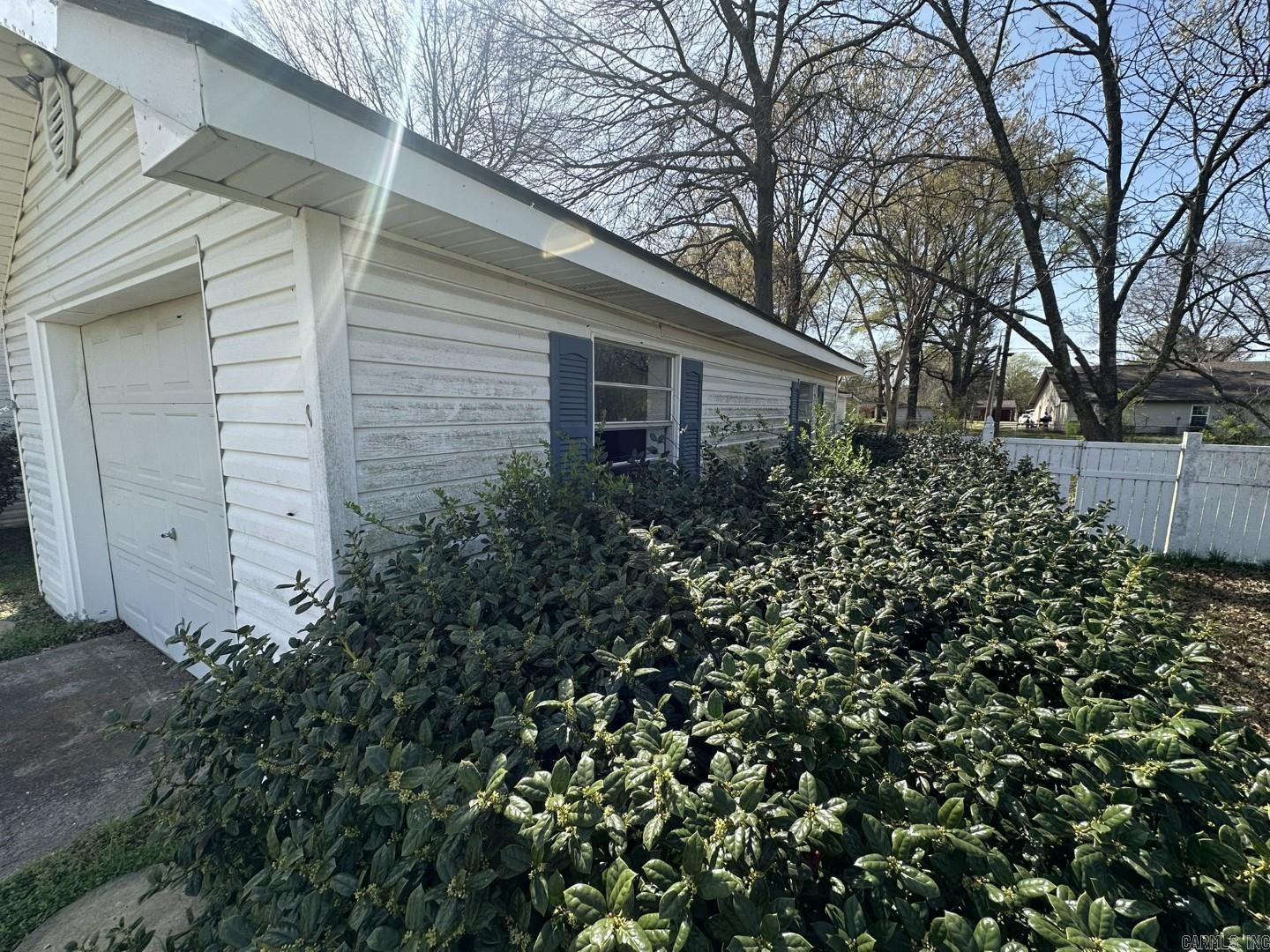 1808 S Leslie Street Property Photo 3