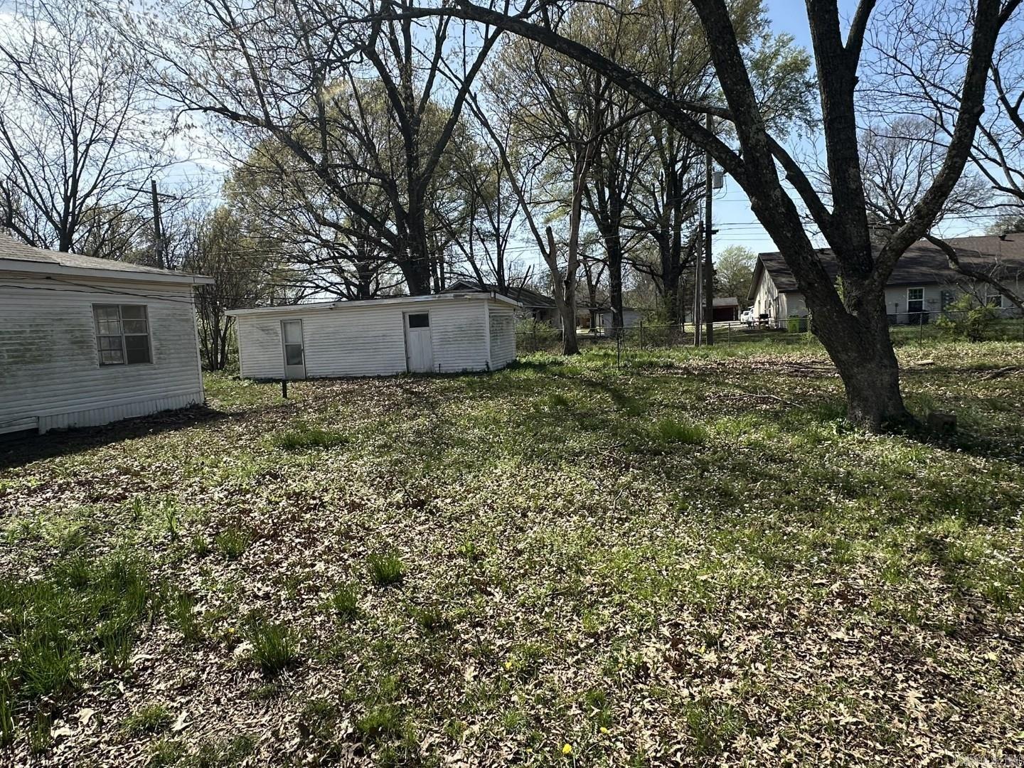 1808 S Leslie Street Property Photo 4