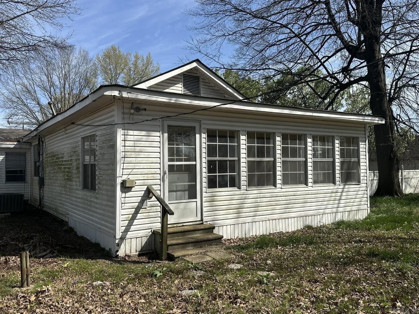 1808 S Leslie Street Property Photo 6