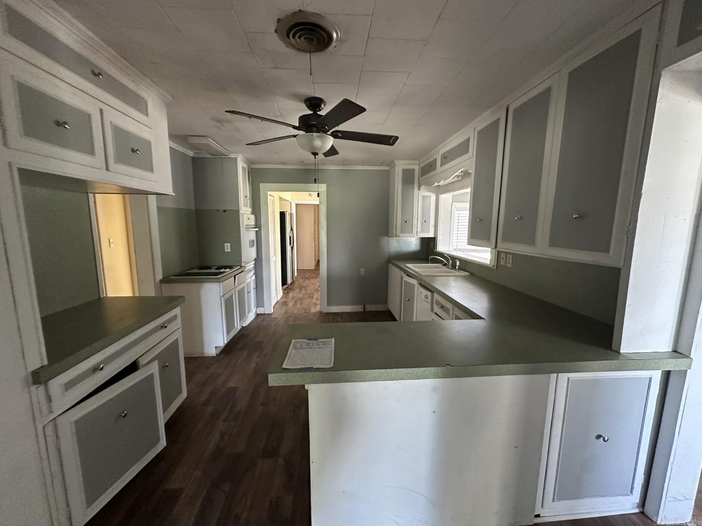 1808 S Leslie Street Property Photo 10