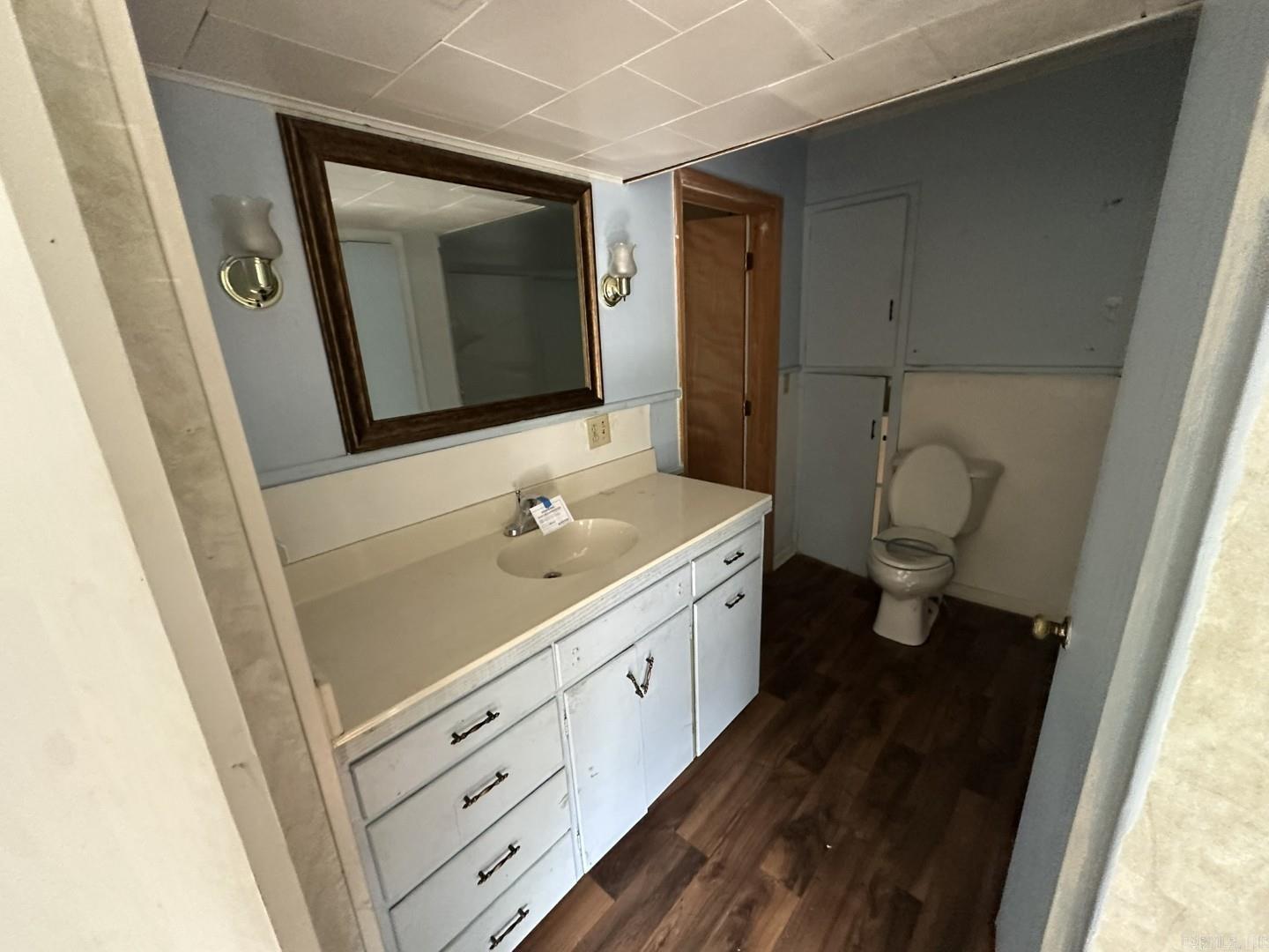 1808 S Leslie Street Property Photo 21