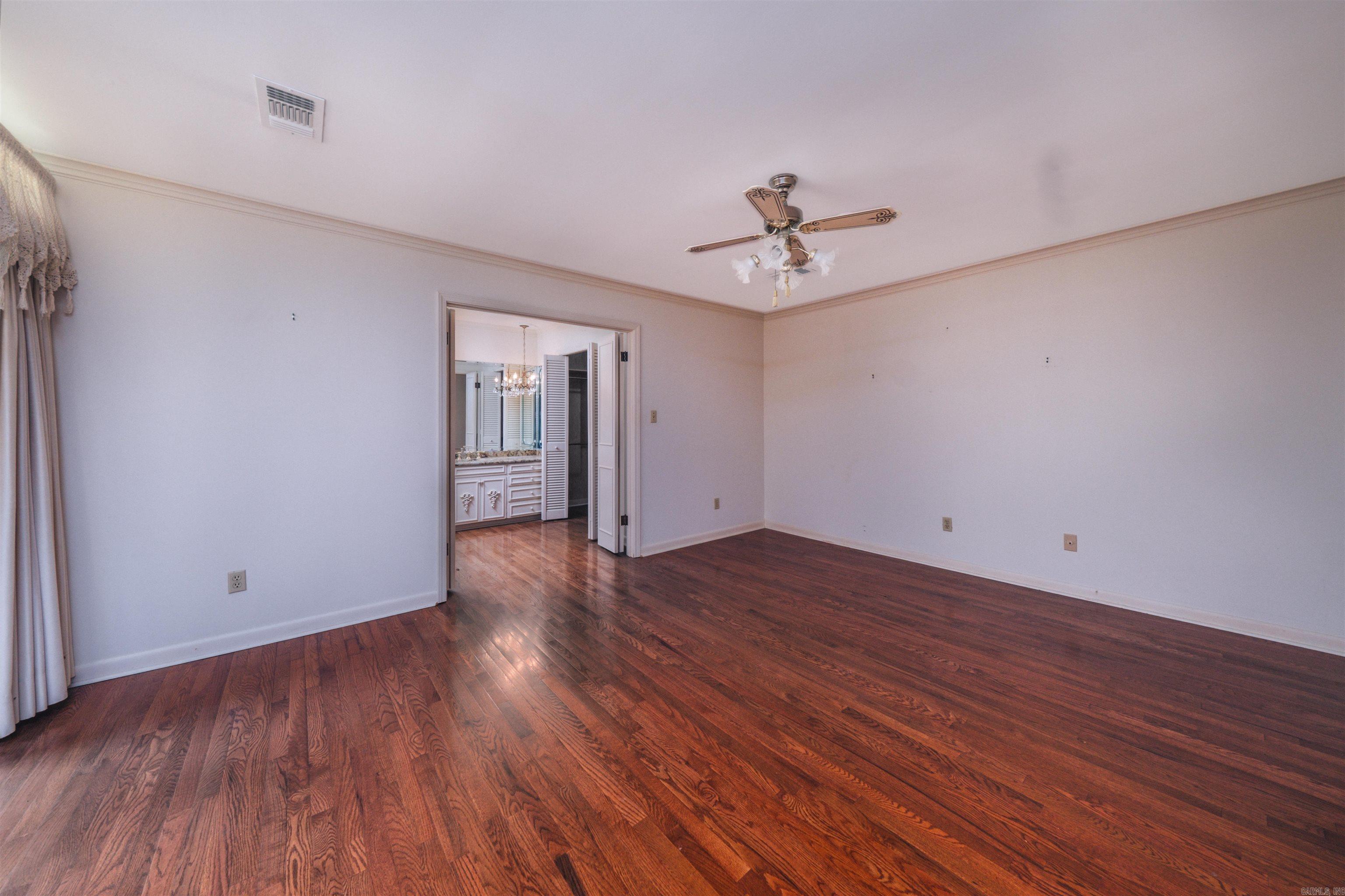 1901 W Oak Street Property Photo 7