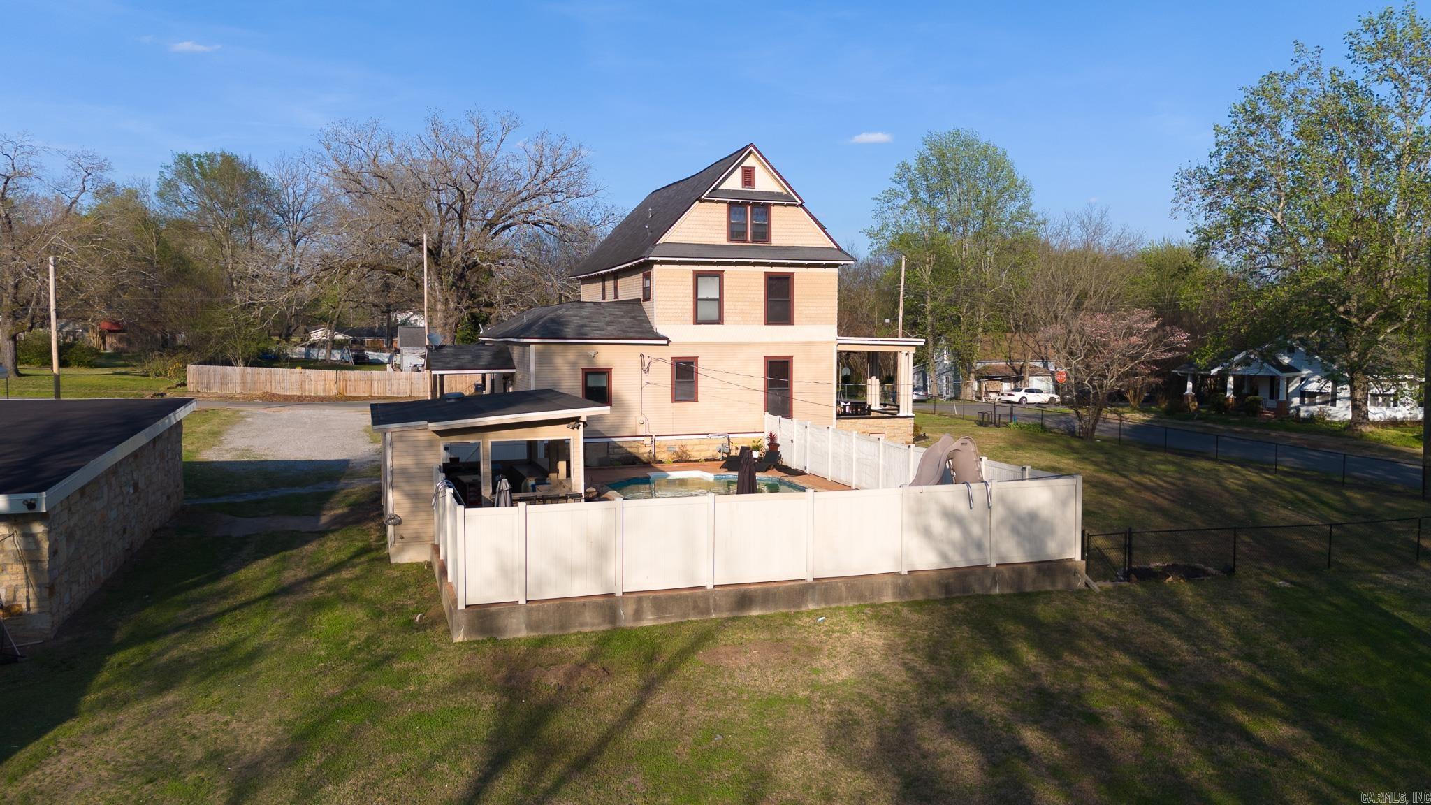 283 E Chestnut Property Photo 4