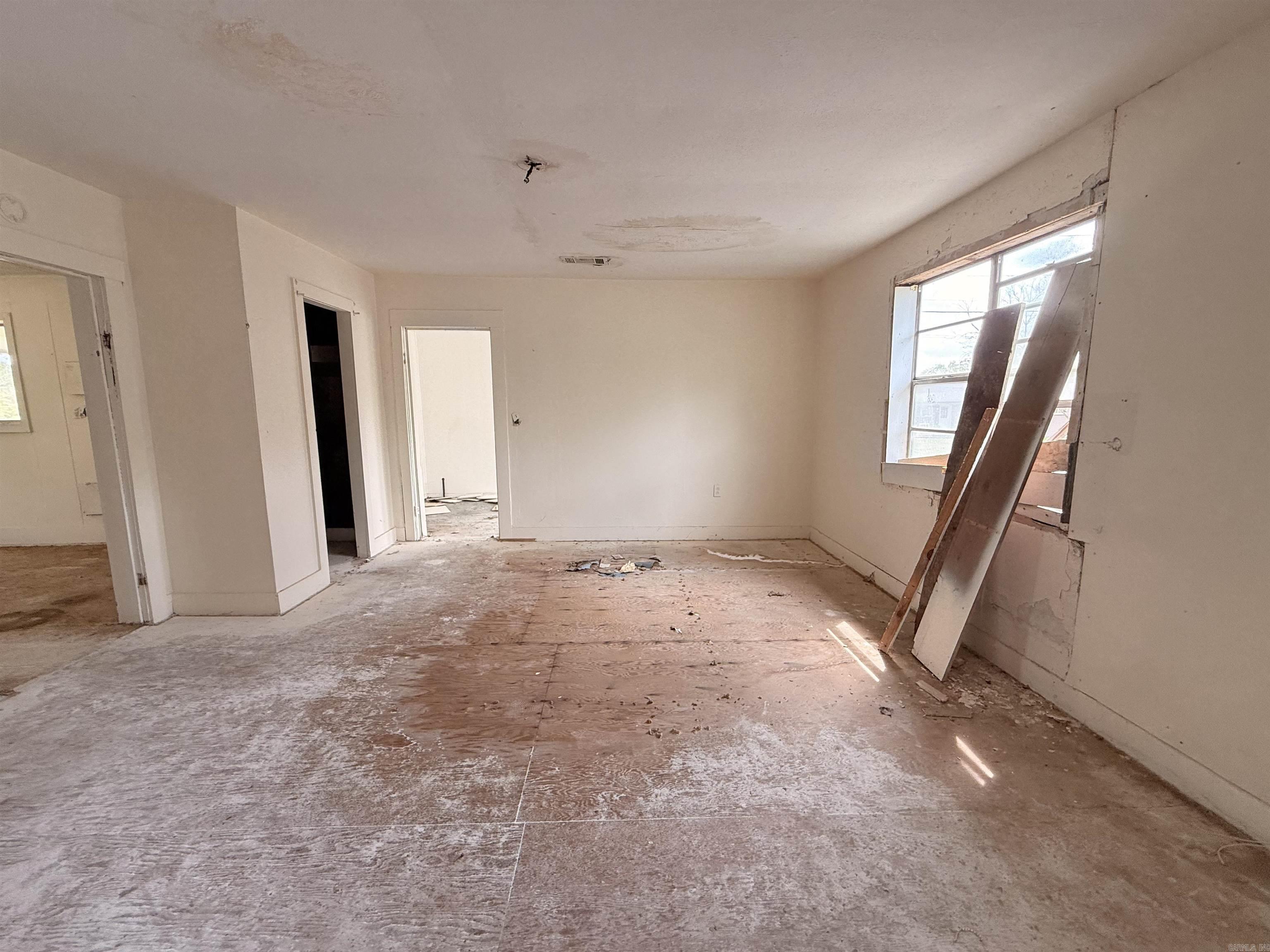 1032 Summer Street Property Photo 5