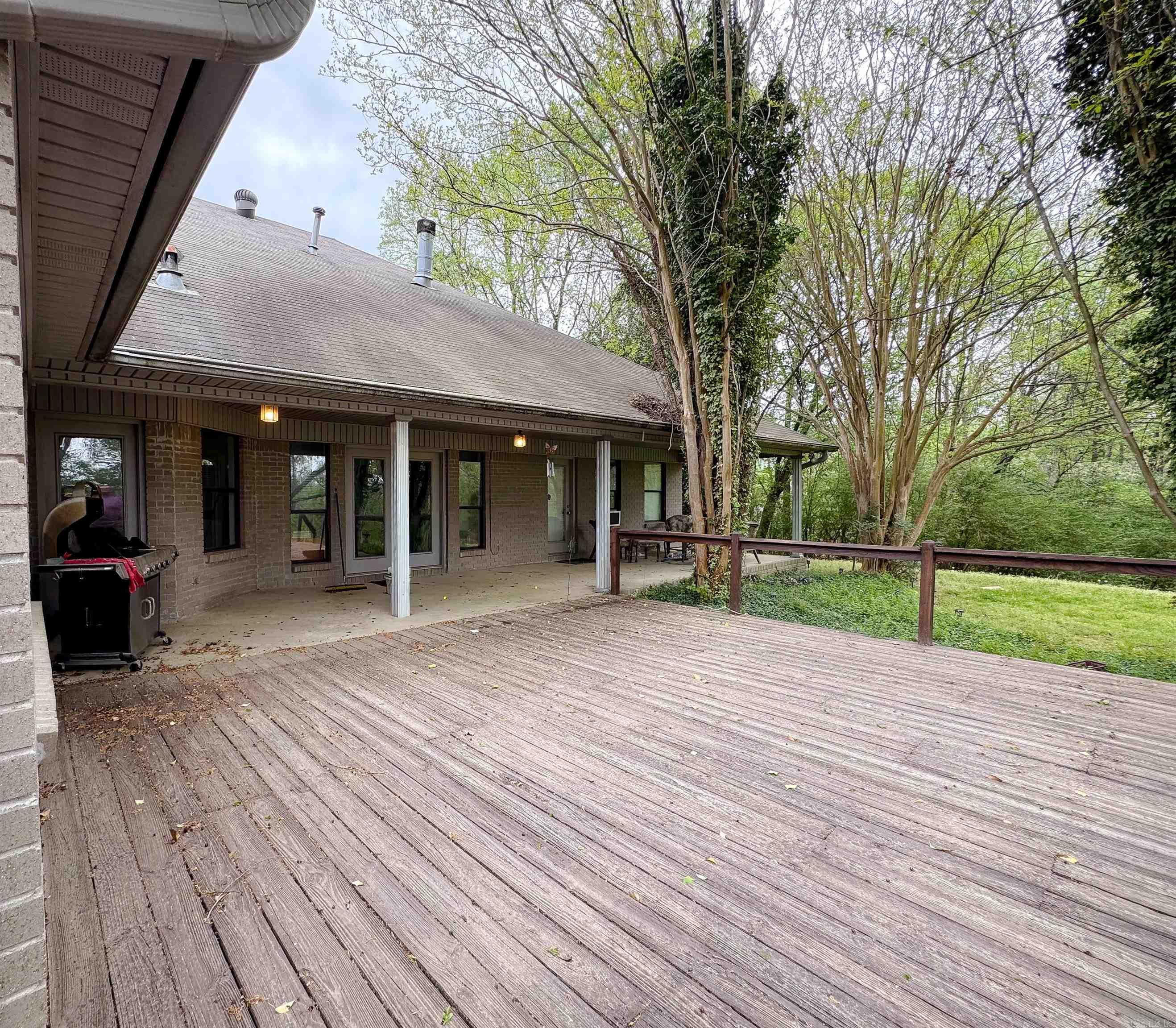 912 Nottingham Court Property Photo 4