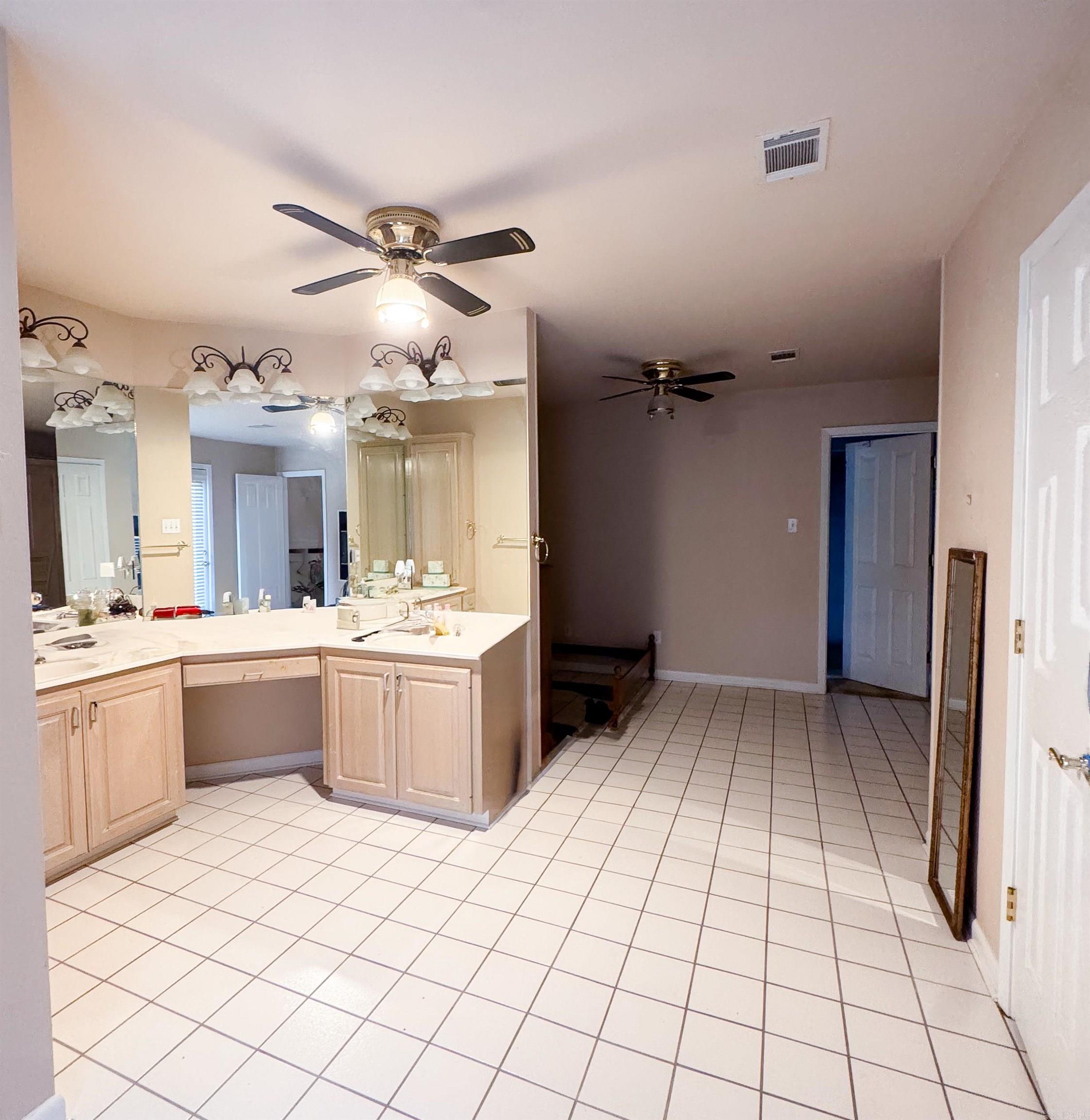 912 Nottingham Court Property Photo 14