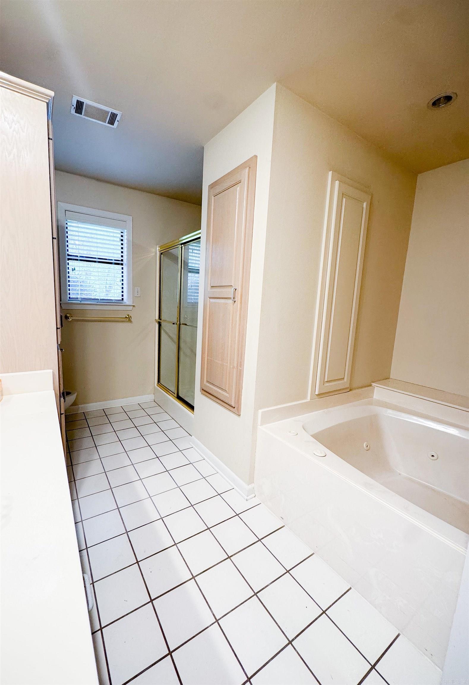 912 Nottingham Court Property Photo 19