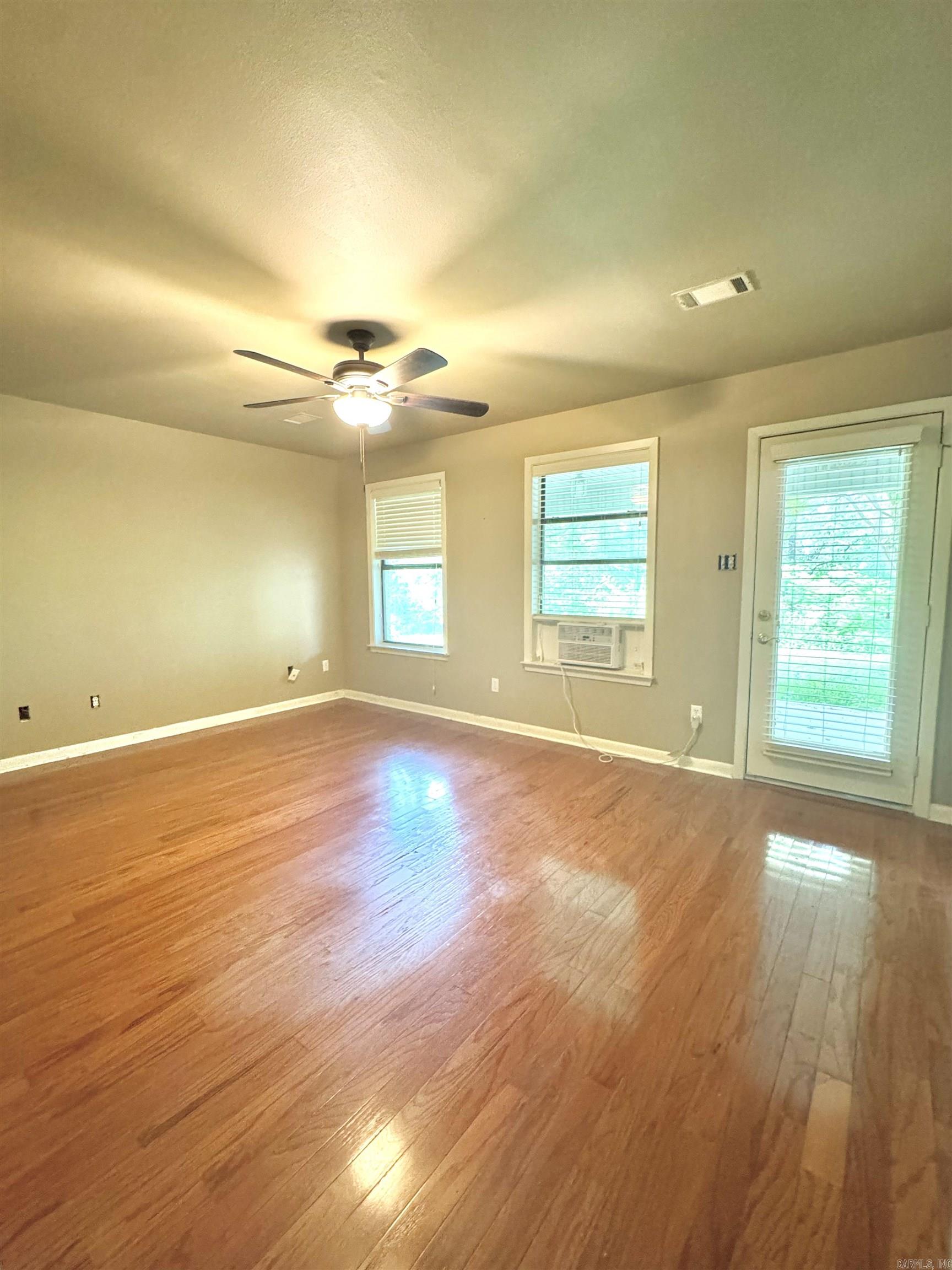 912 Nottingham Court Property Photo 25