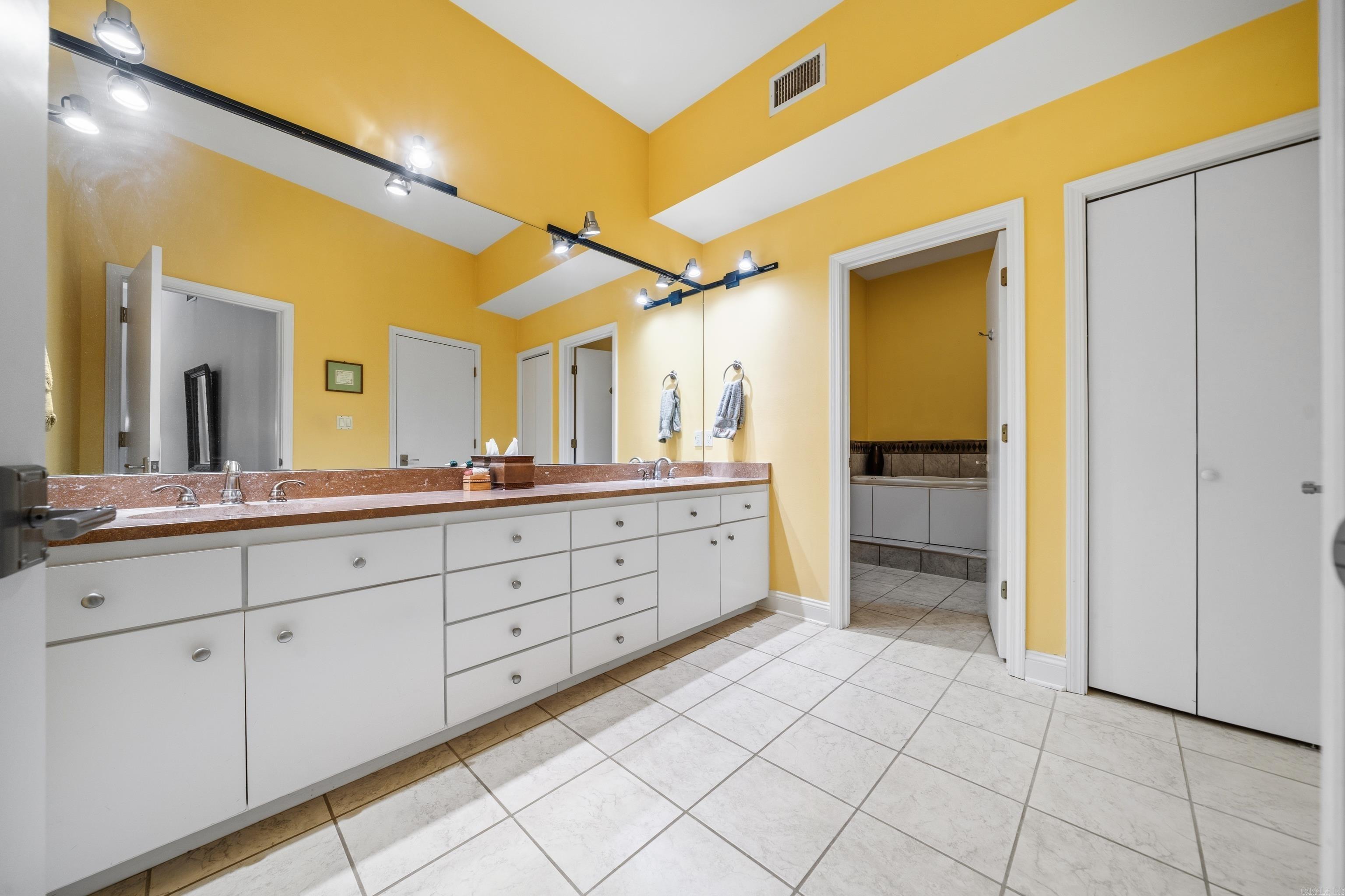 207 Wilson Point C Property Photo 23