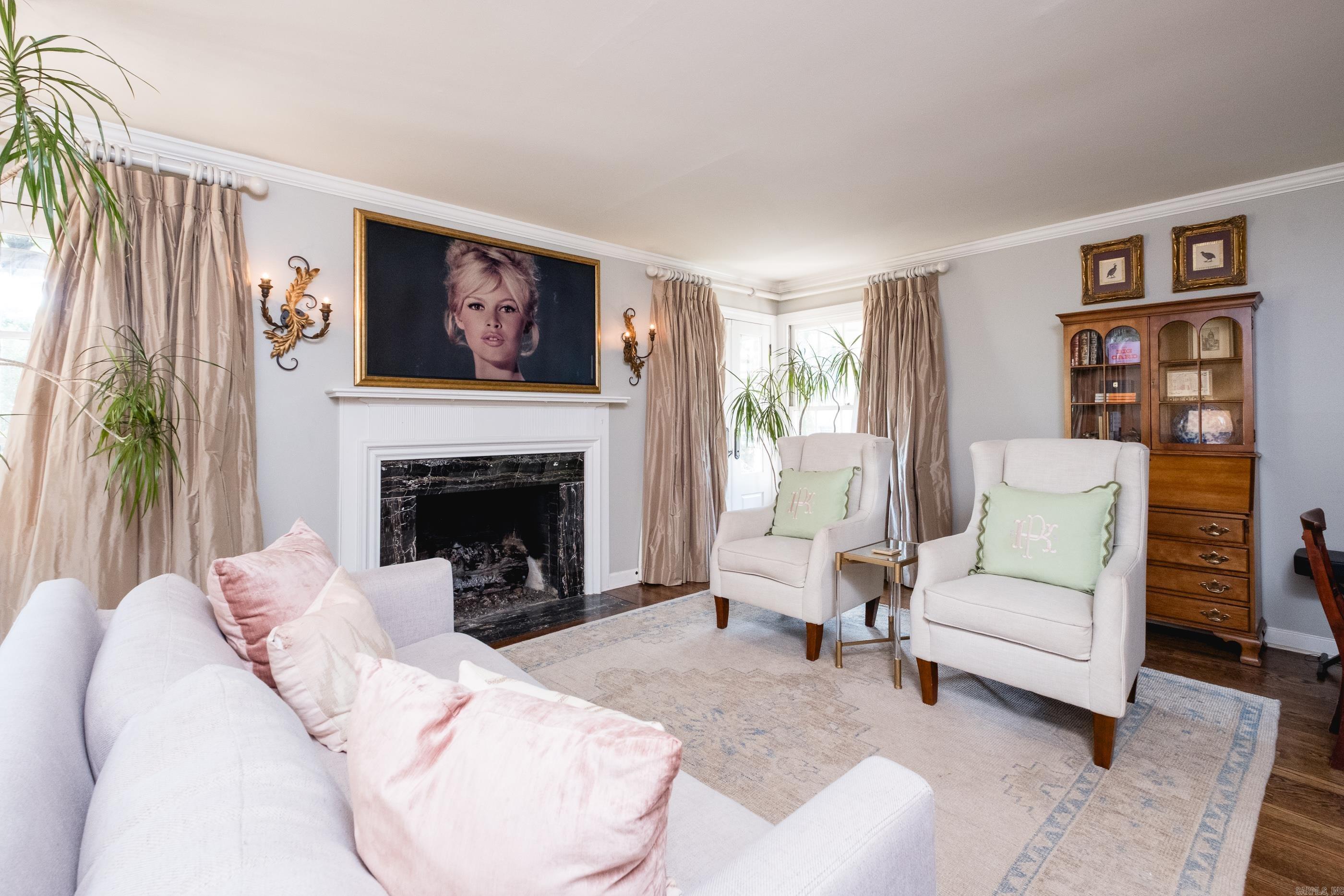 2400 N Pierce Street Property Photo 6