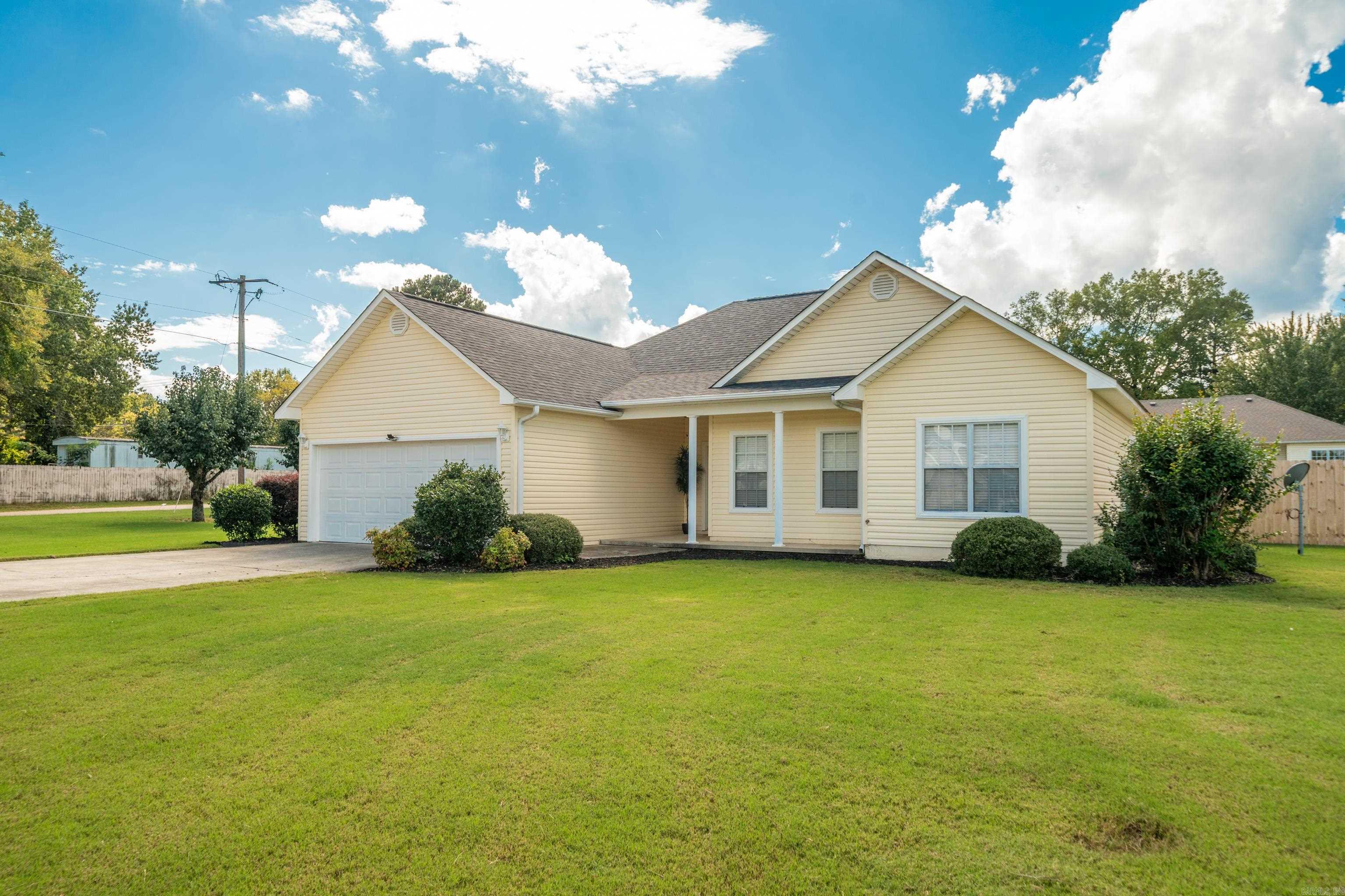 105 Wyatt Cove Property Photo 3