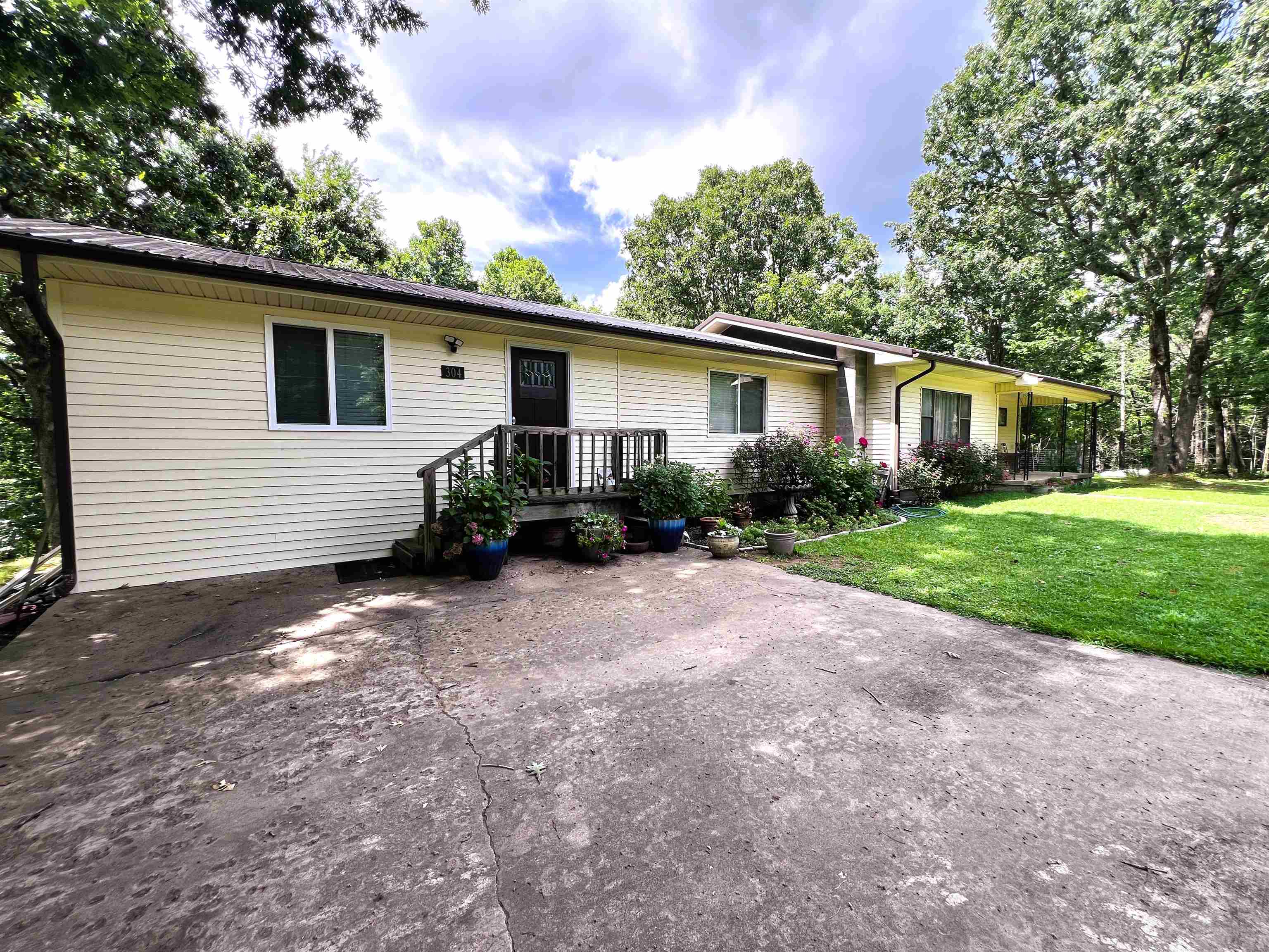 304 Cozahome Road Property Photo 1