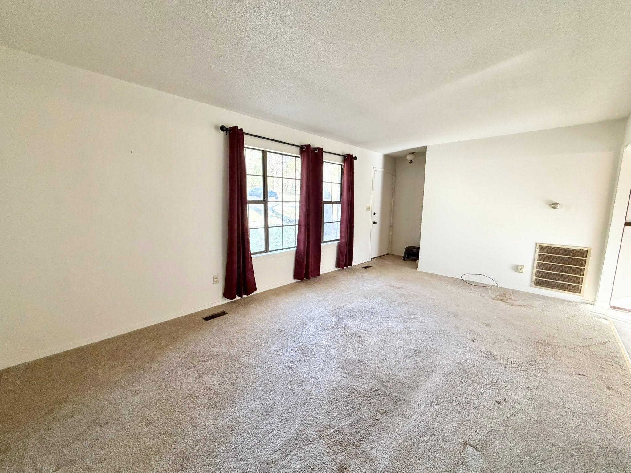 3015 Debra Street Property Photo 8