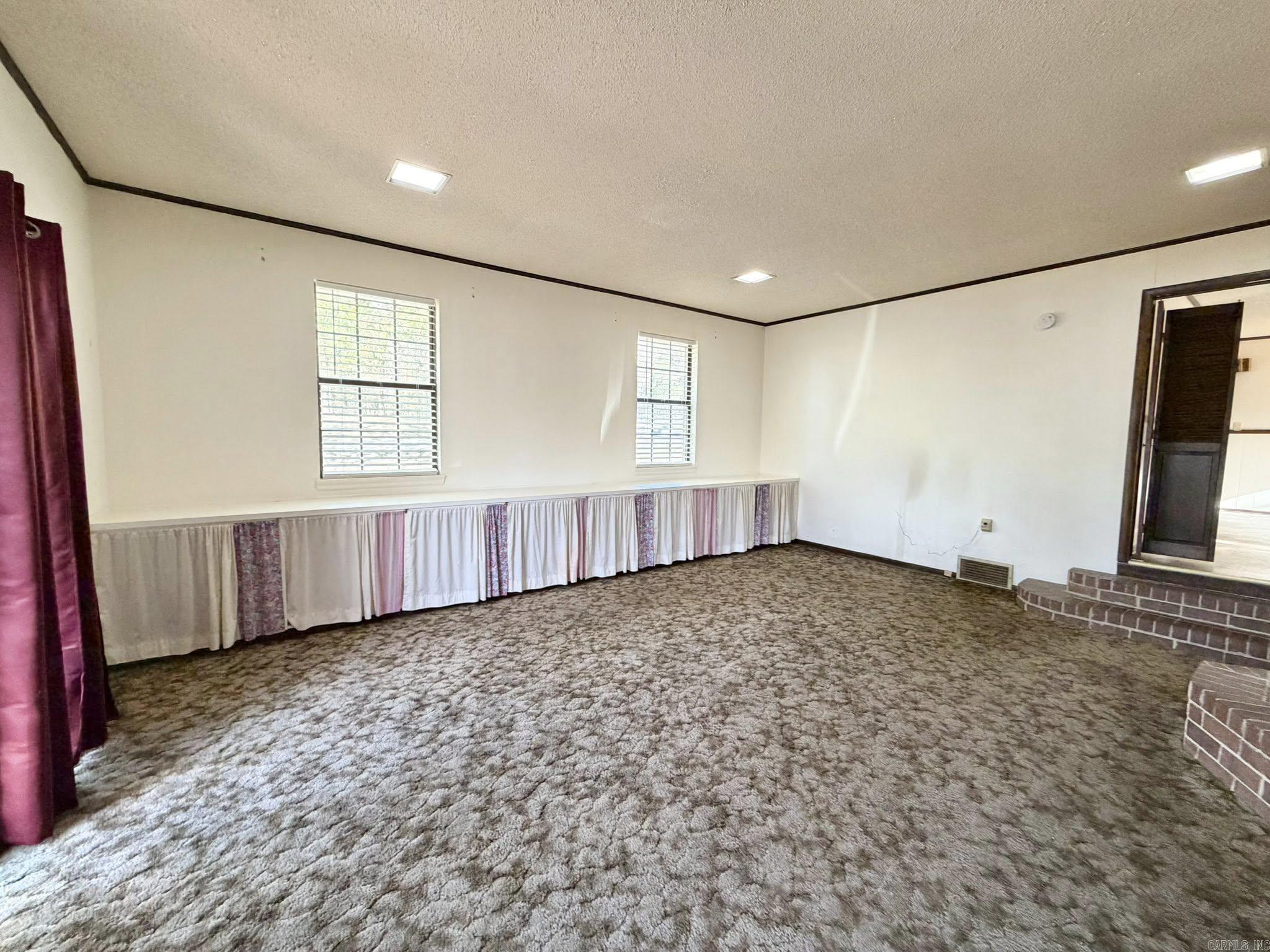 3015 Debra Street Property Photo 9