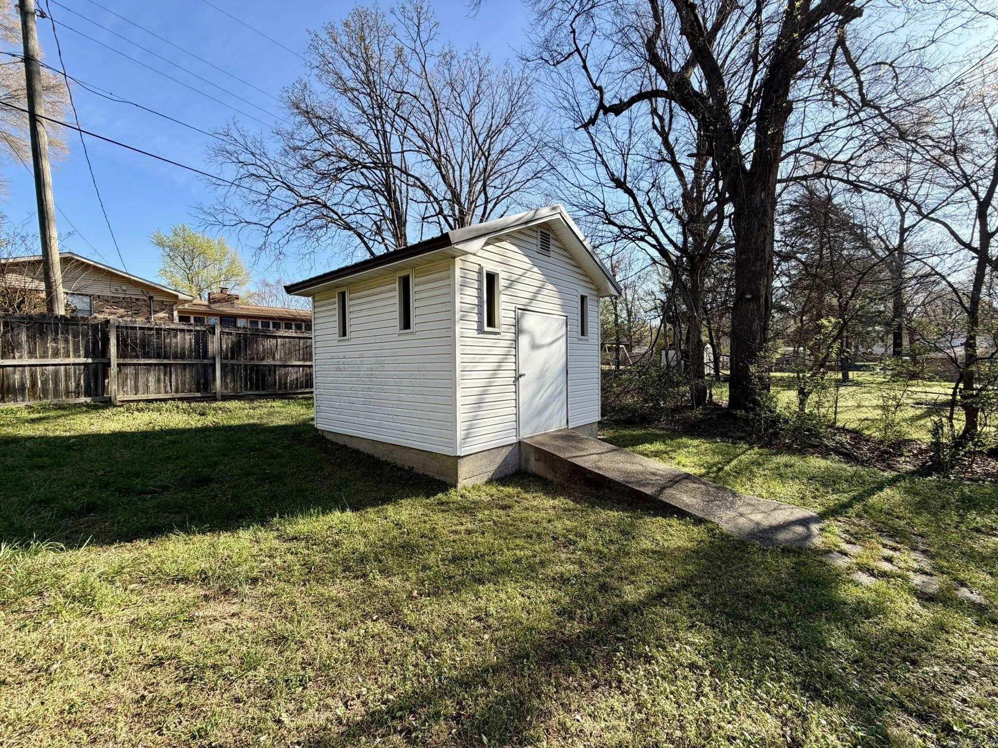 3015 Debra Street Property Photo 23