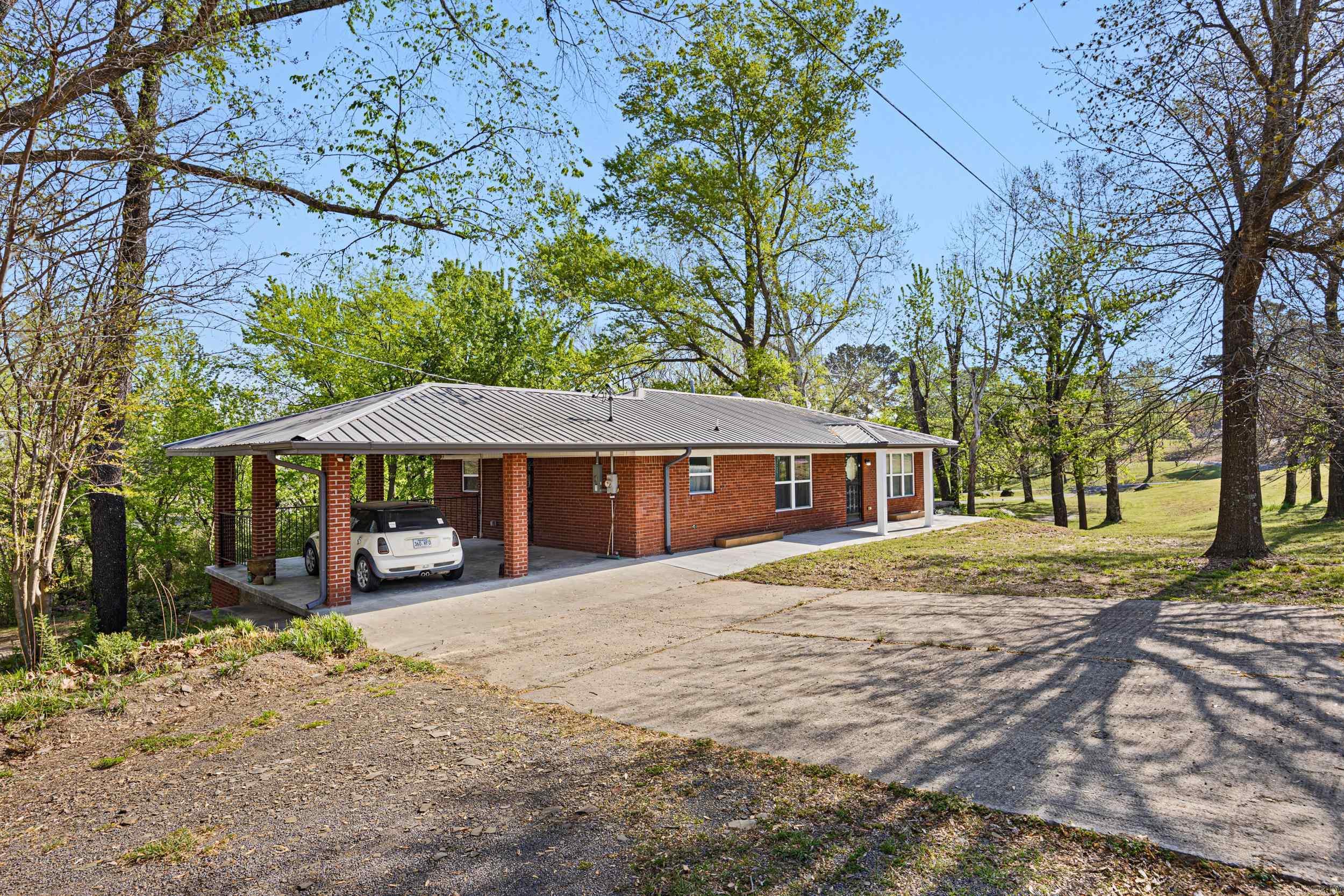 52 W Parish Drive Property Photo 9