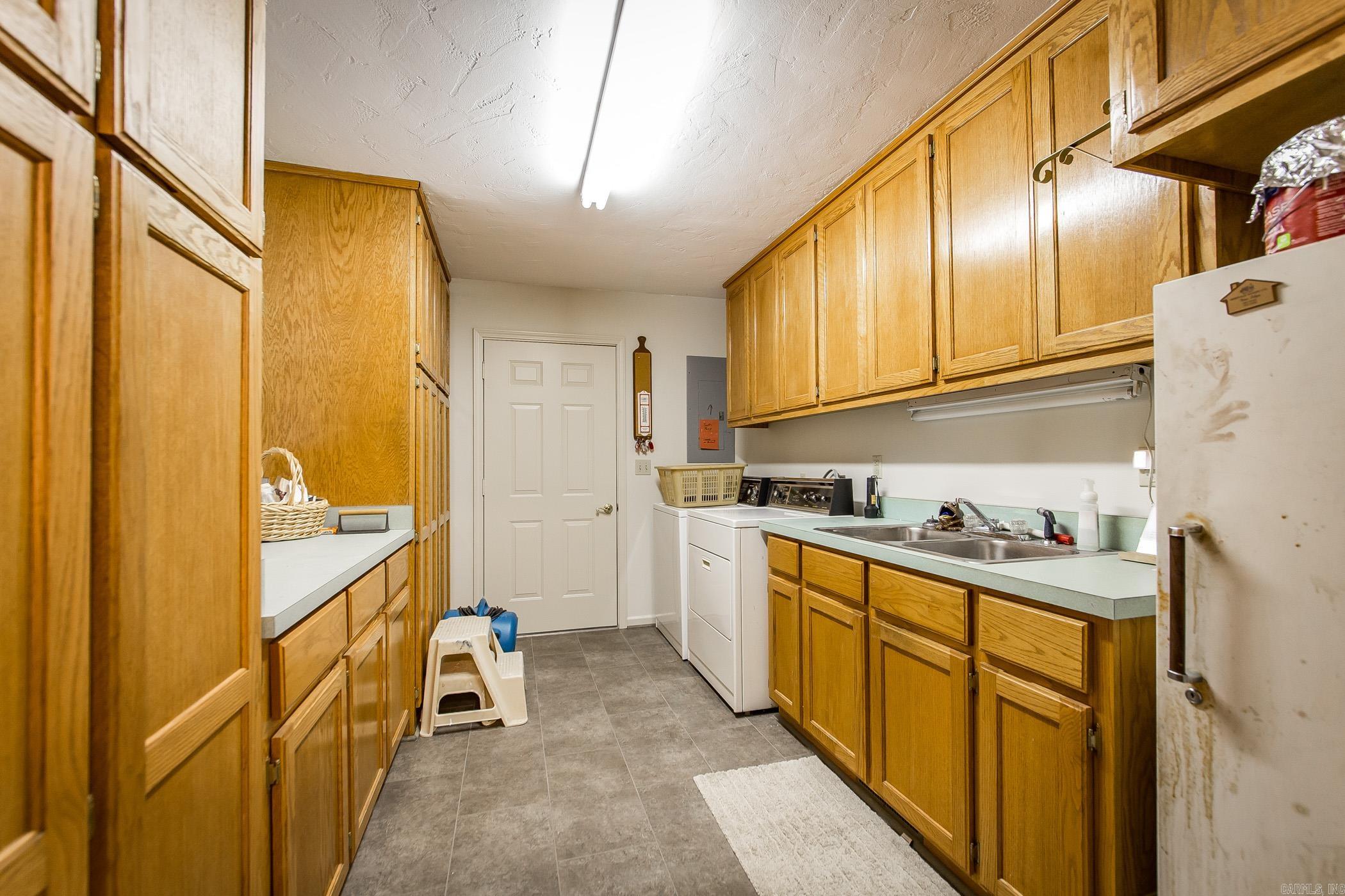 225 E Bluff Property Photo 29