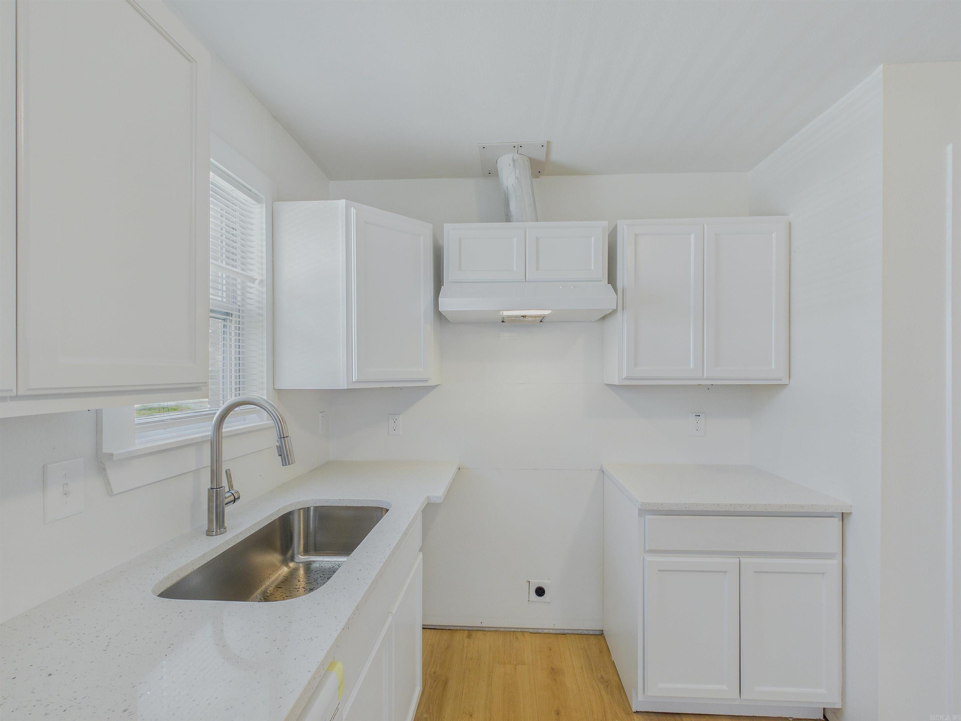 1524 Schaer Street Property Photo 14