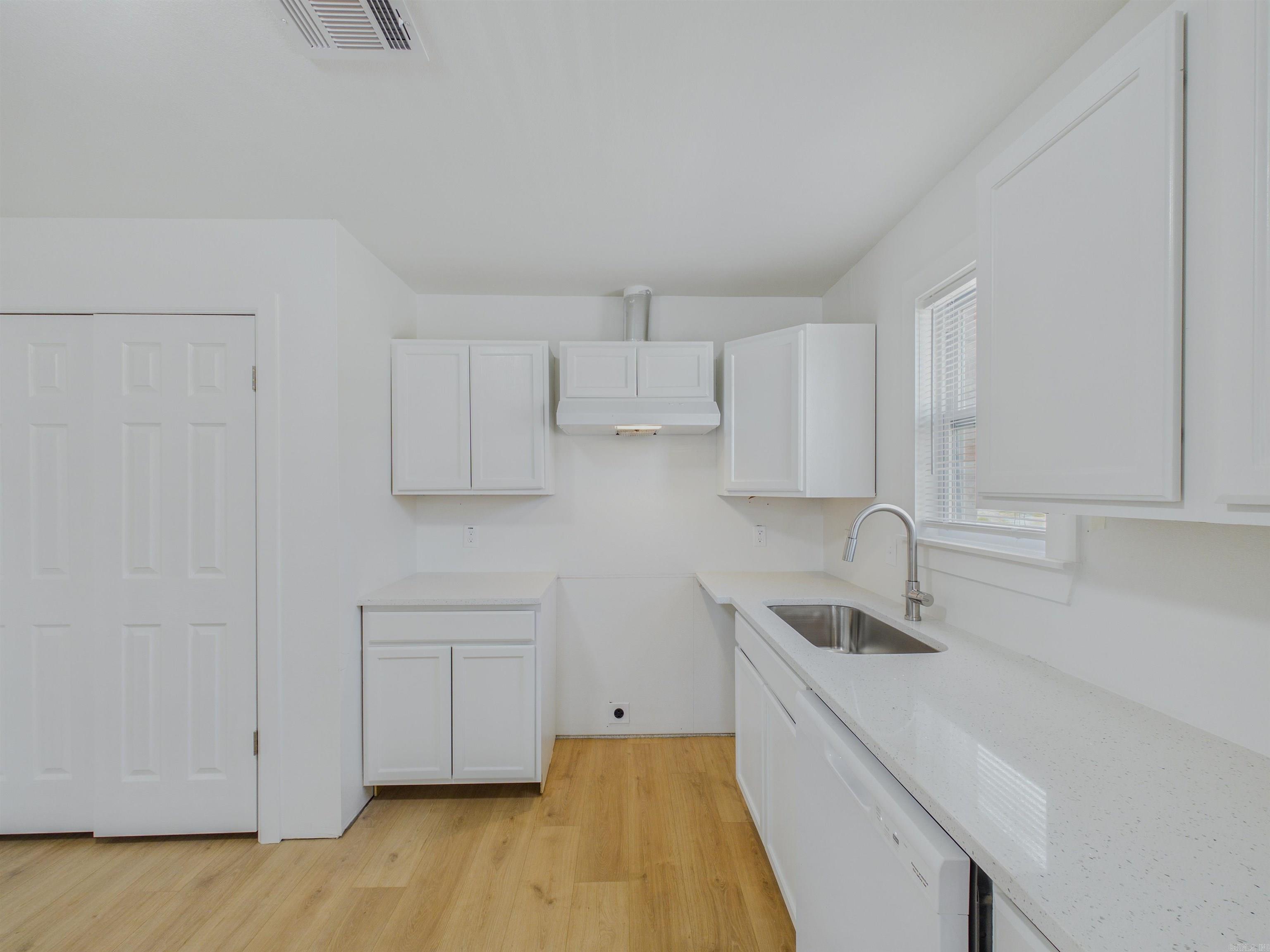 1524 Schaer Street Property Photo 43