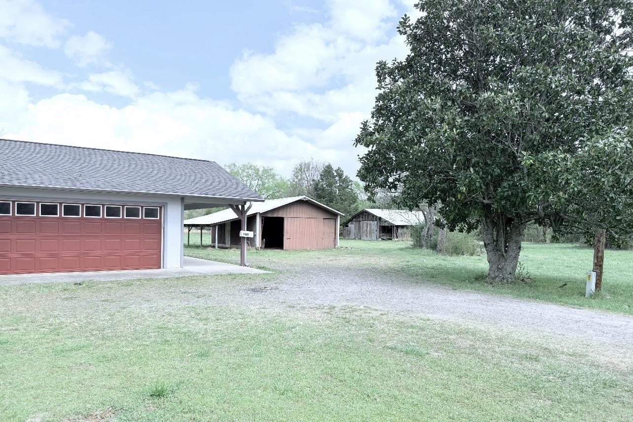 2421 Hwy 95 E Property Photo 2