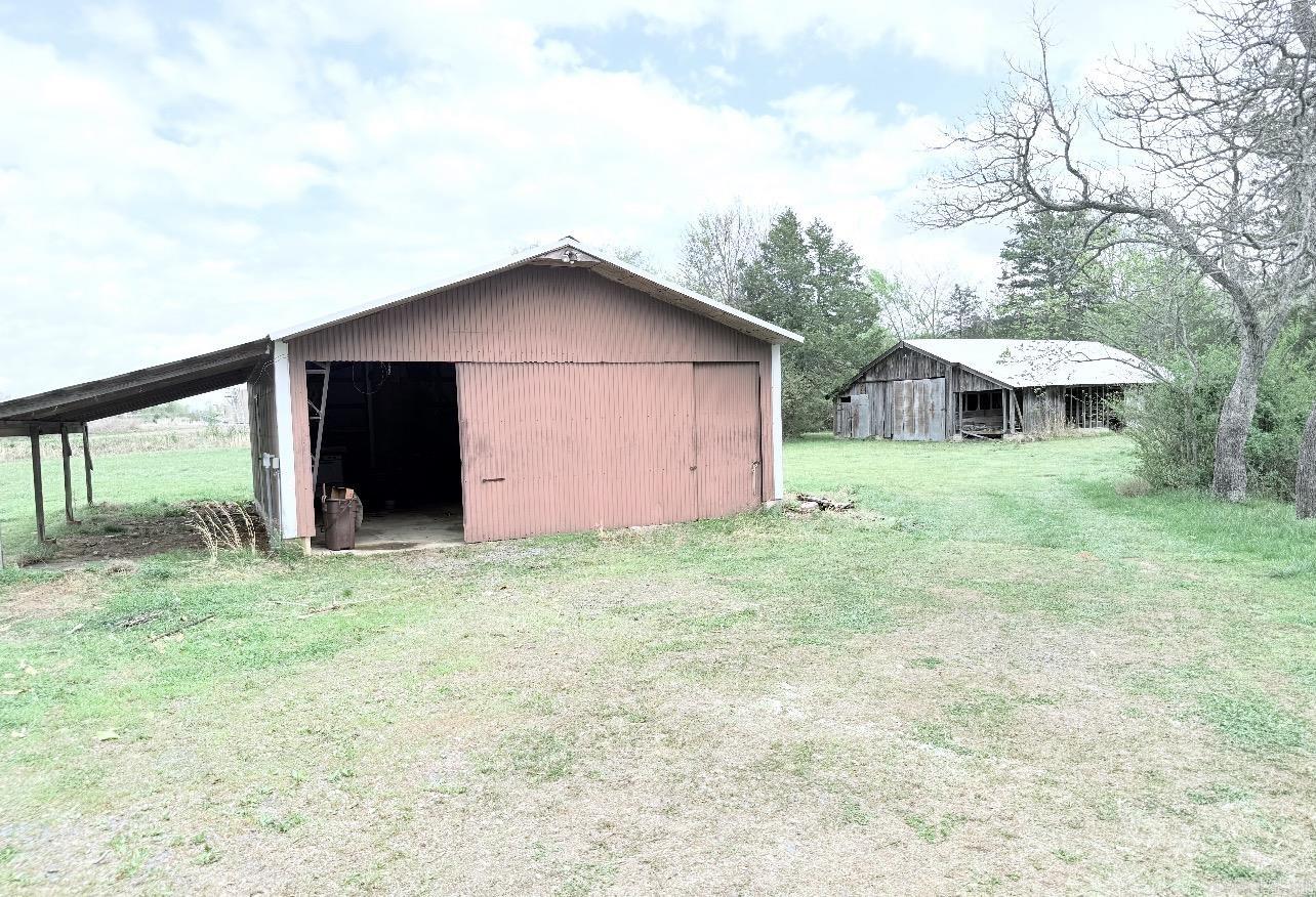 2421 Hwy 95 E Property Photo 3