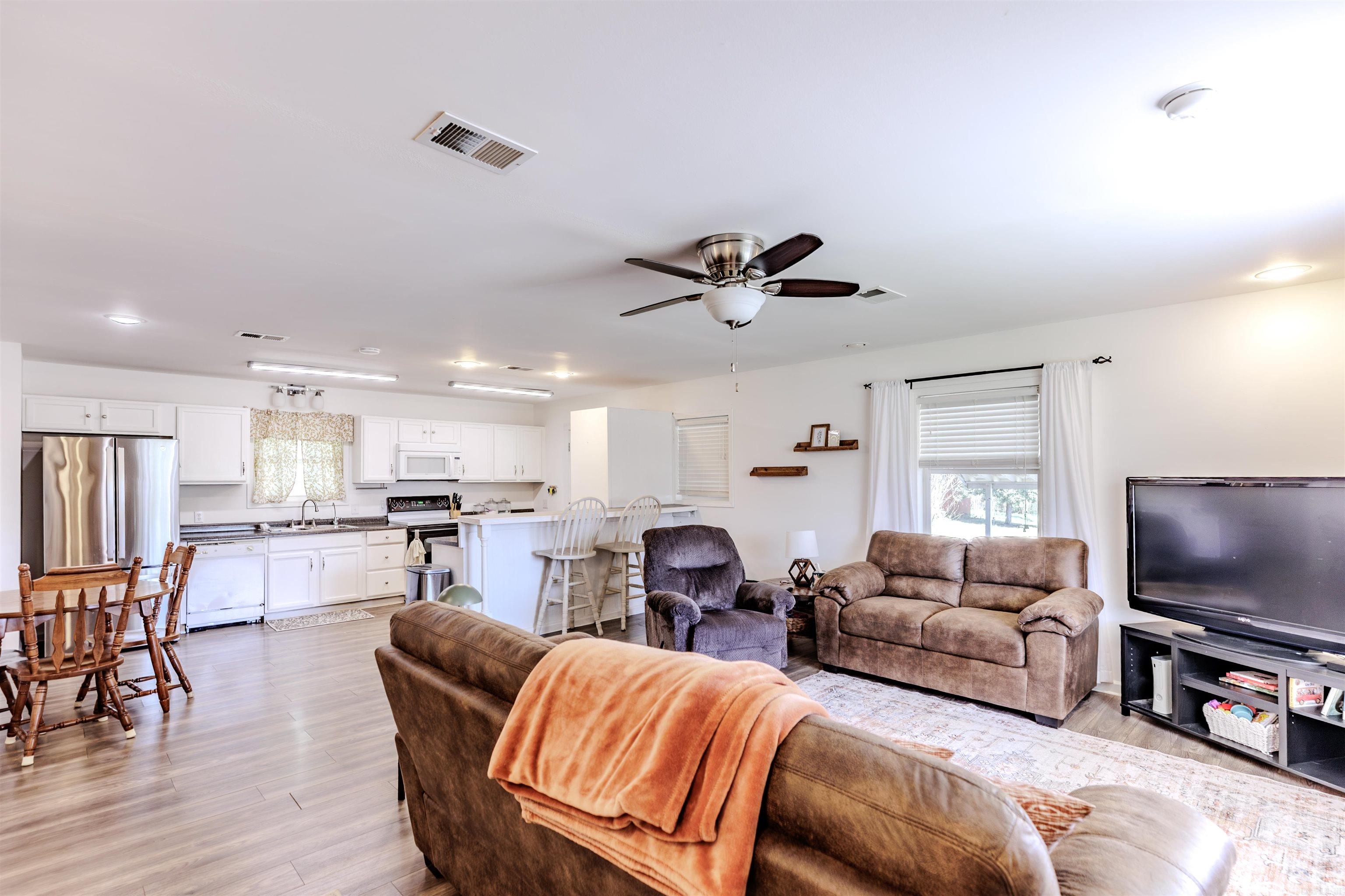 3566 Highway 60 W Property Photo 9