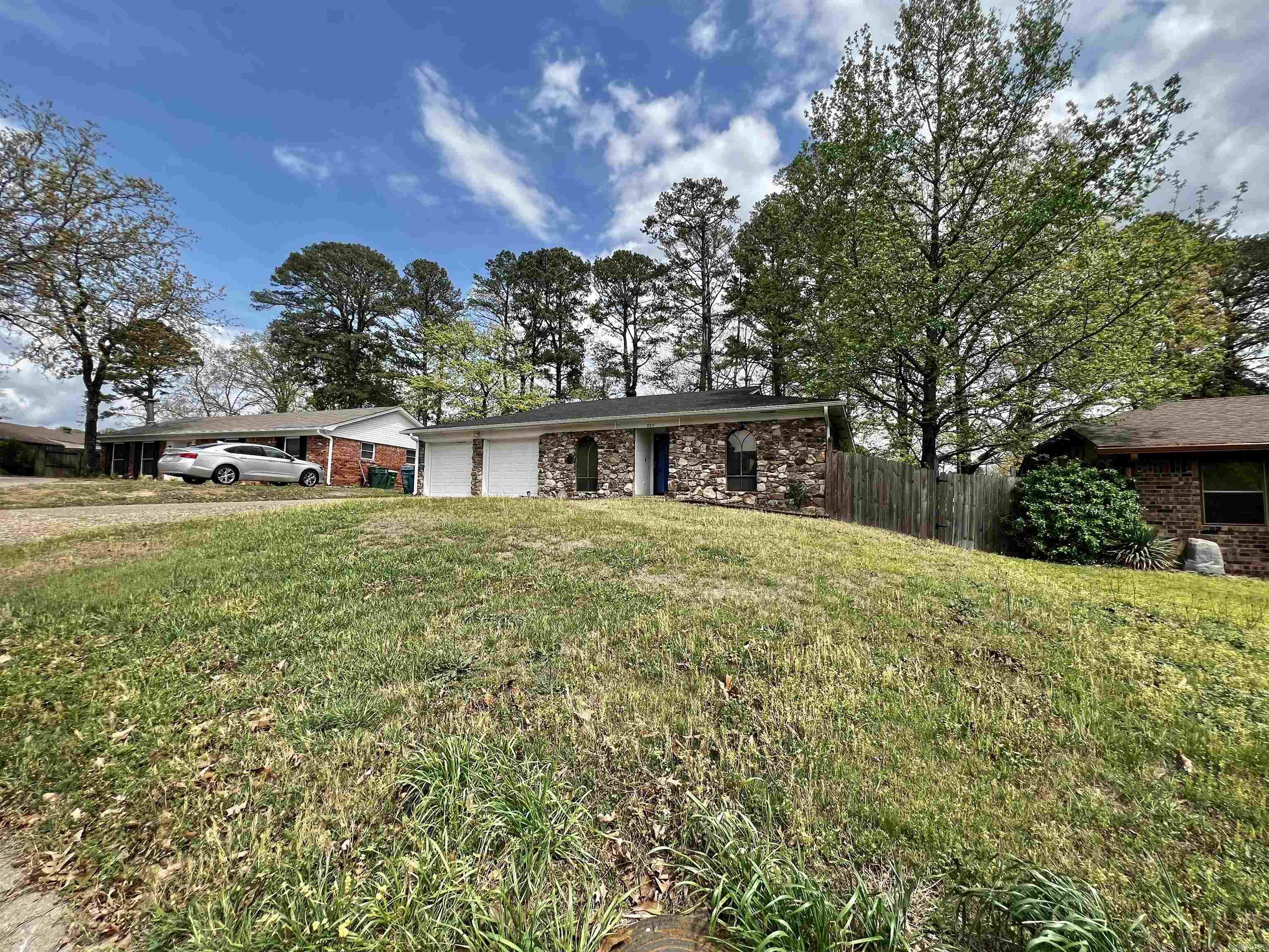 3211 Dartmouth Court Property Photo 3