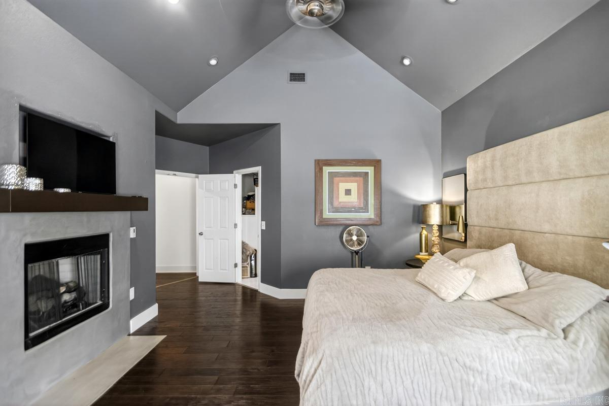 2711 Johnson Ln Property Photo 17