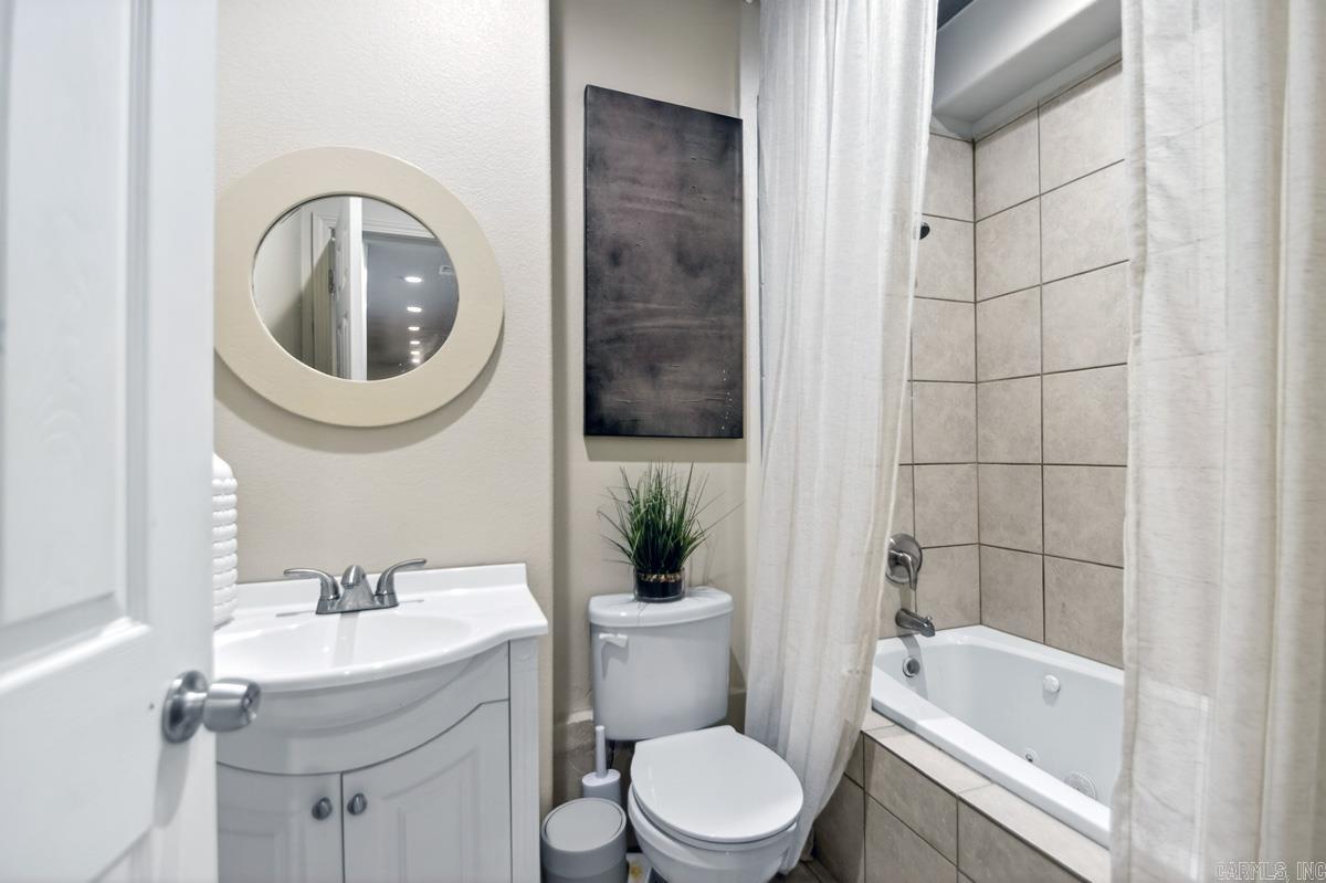 2711 Johnson Ln Property Photo 27