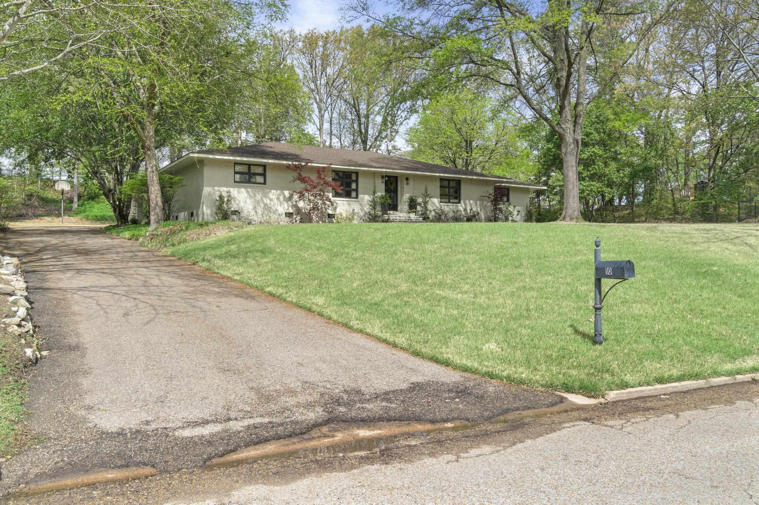 10 Shannon Drive Property Photo 2