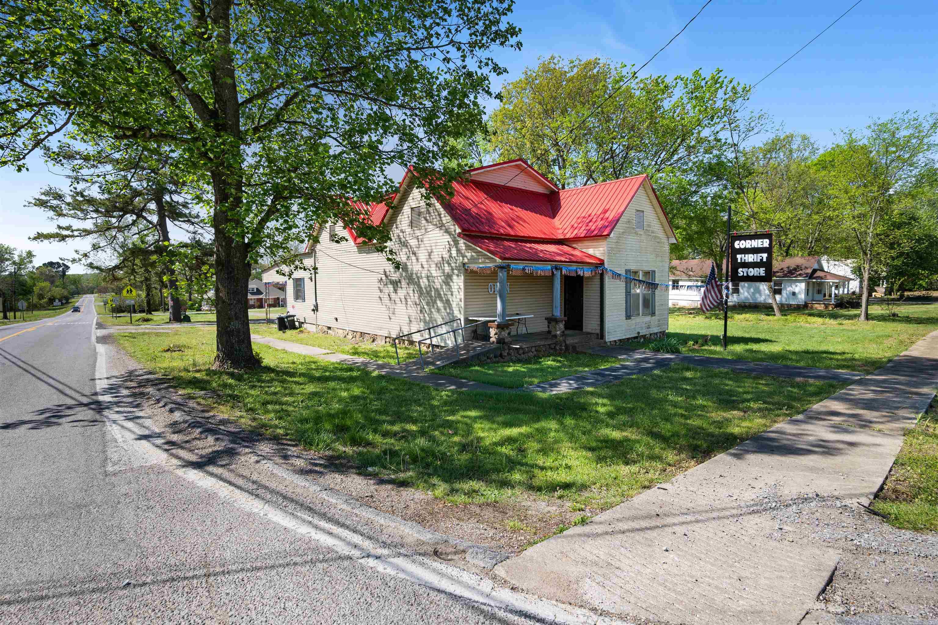 902 W 3rd Street Property Photo 1