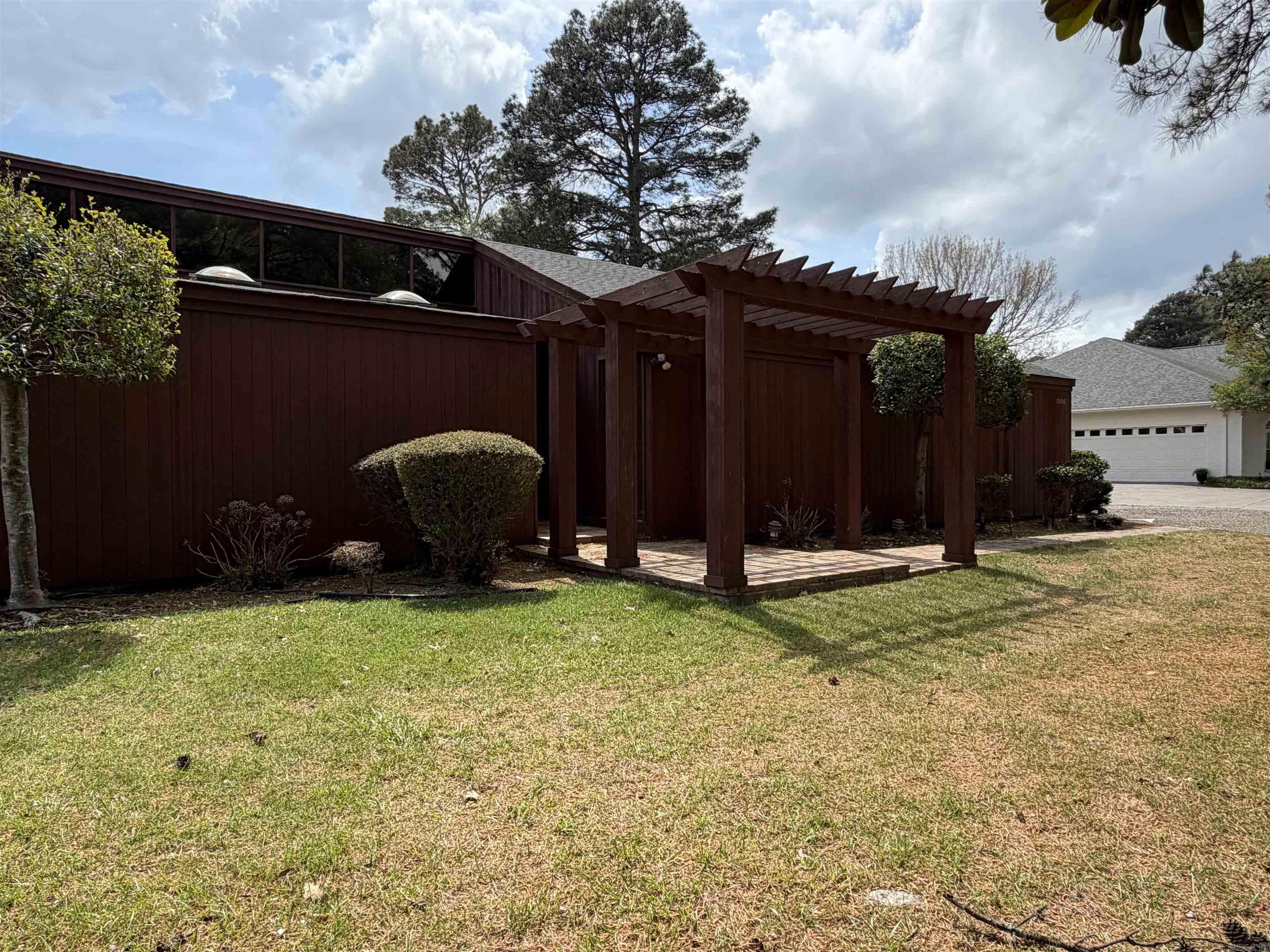 1206 W 46th Property Photo 4