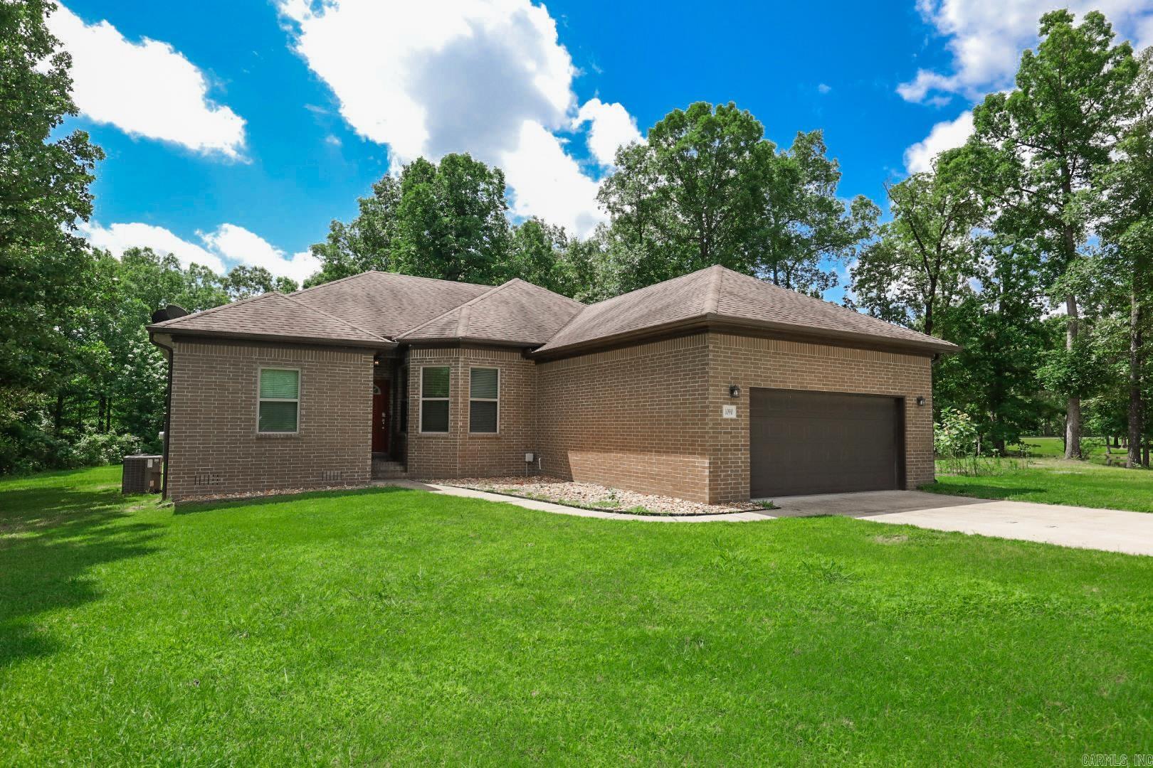 1090 Whispering Oak Property Photo 1