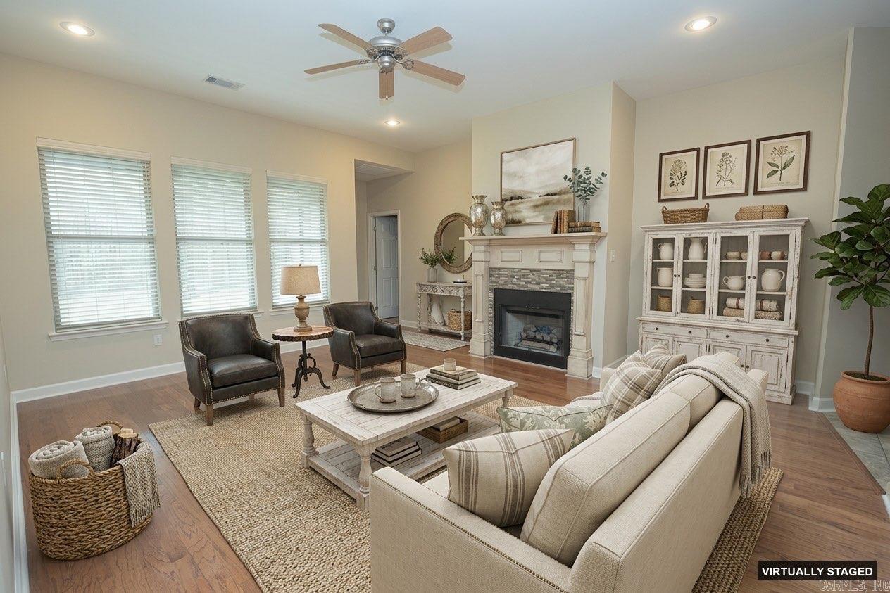 1090 Whispering Oak Property Photo 4