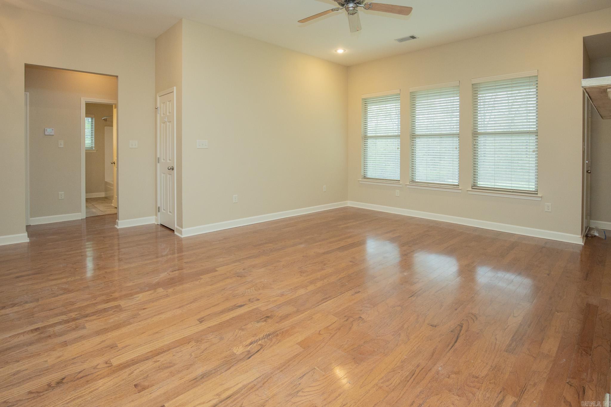 1090 Whispering Oak Property Photo 6