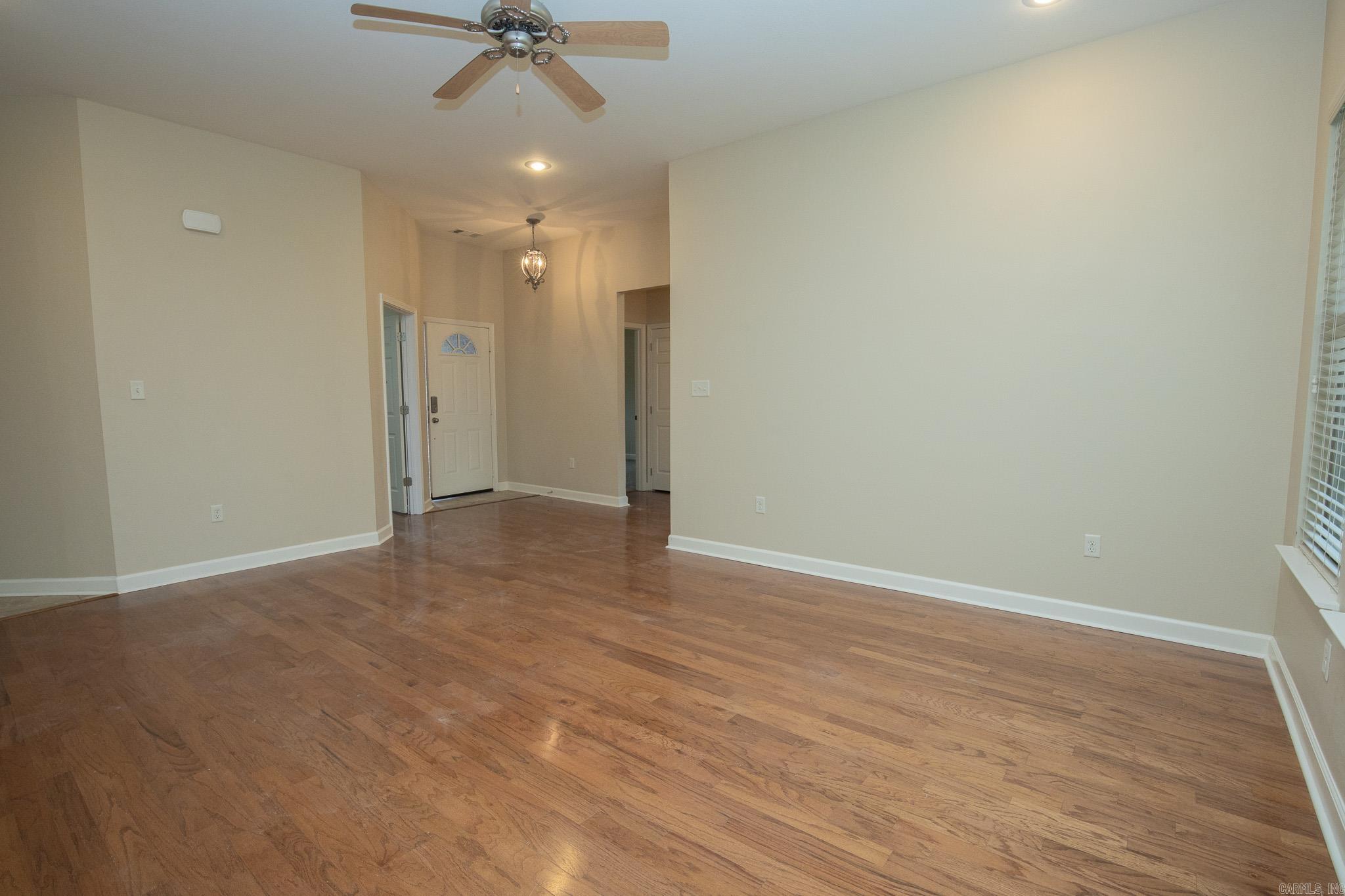 1090 Whispering Oak Property Photo 7