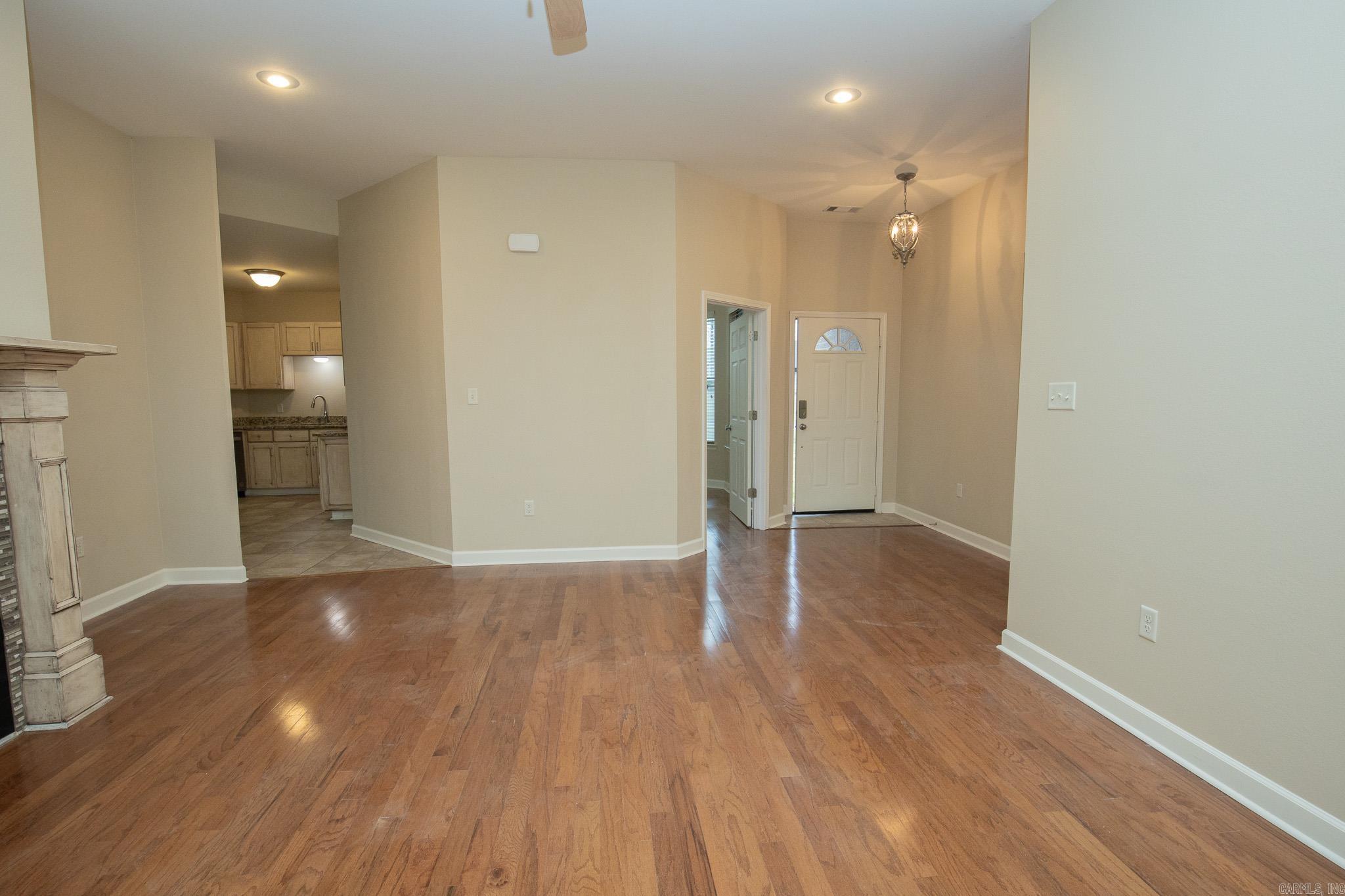 1090 Whispering Oak Property Photo 8