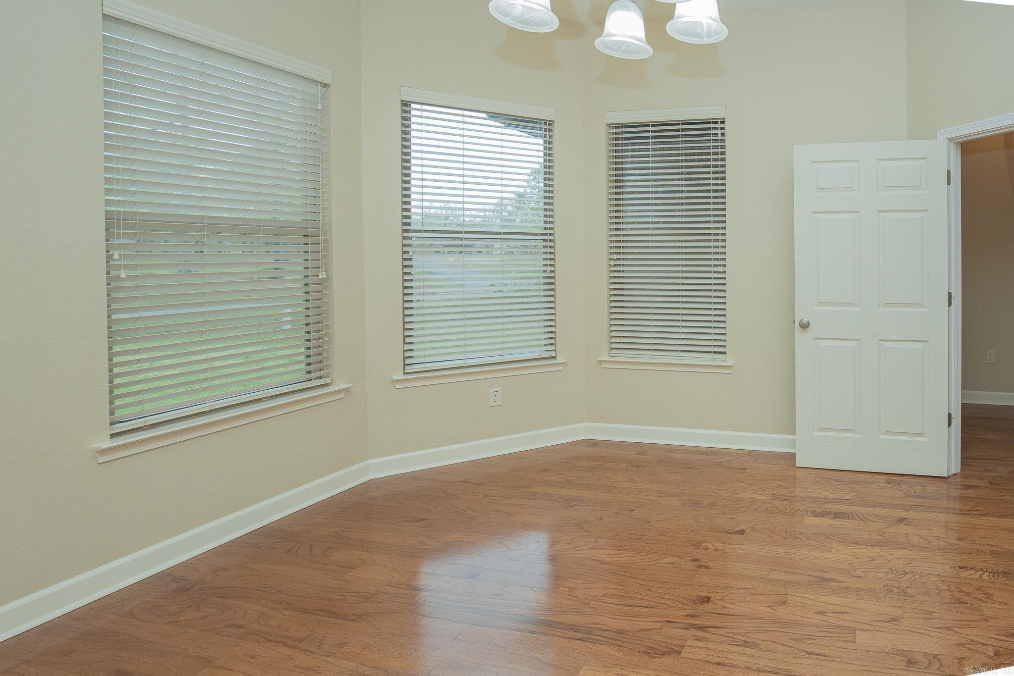 1090 Whispering Oak Property Photo 11