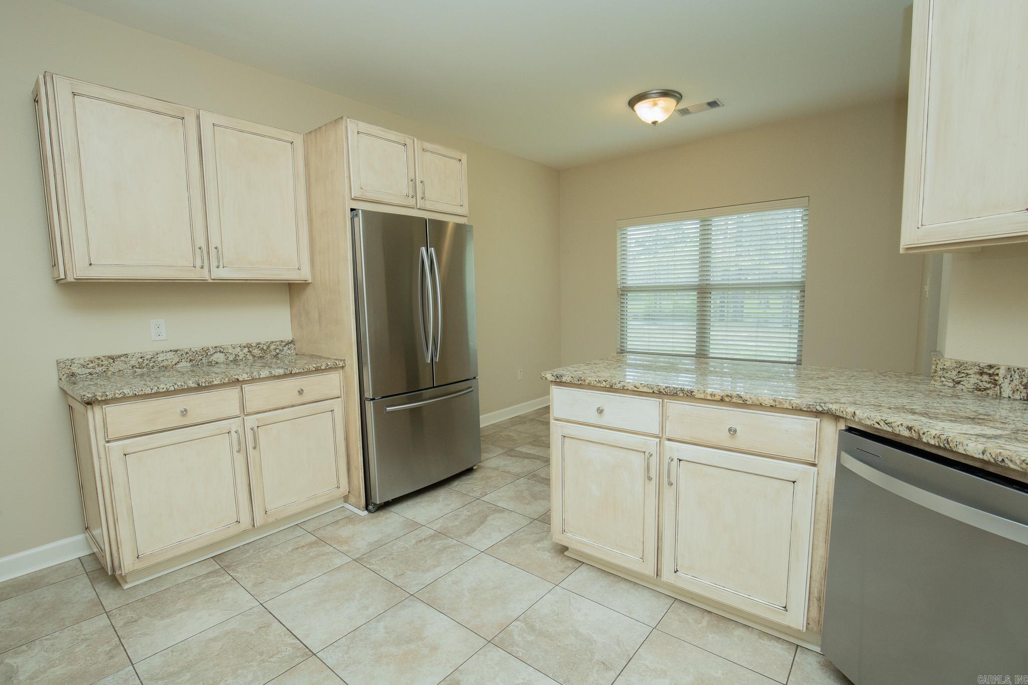 1090 Whispering Oak Property Photo 14