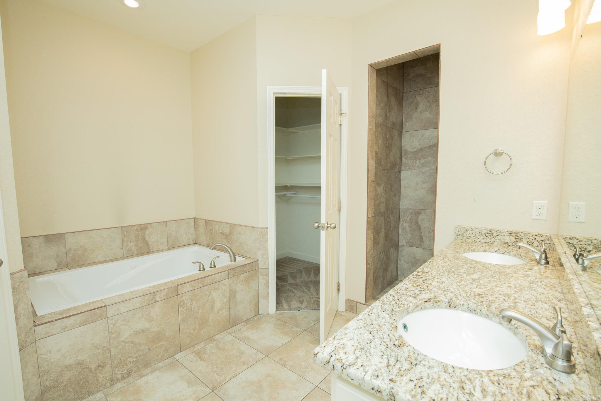 1090 Whispering Oak Property Photo 20